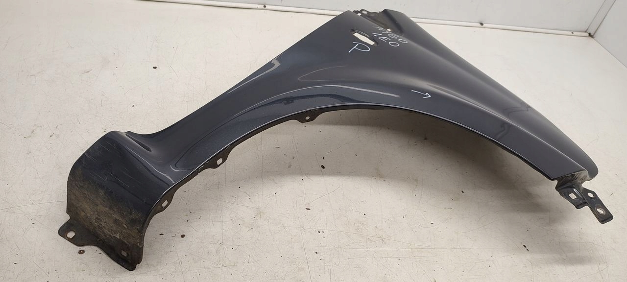 fender right front front Toyota Aygo and