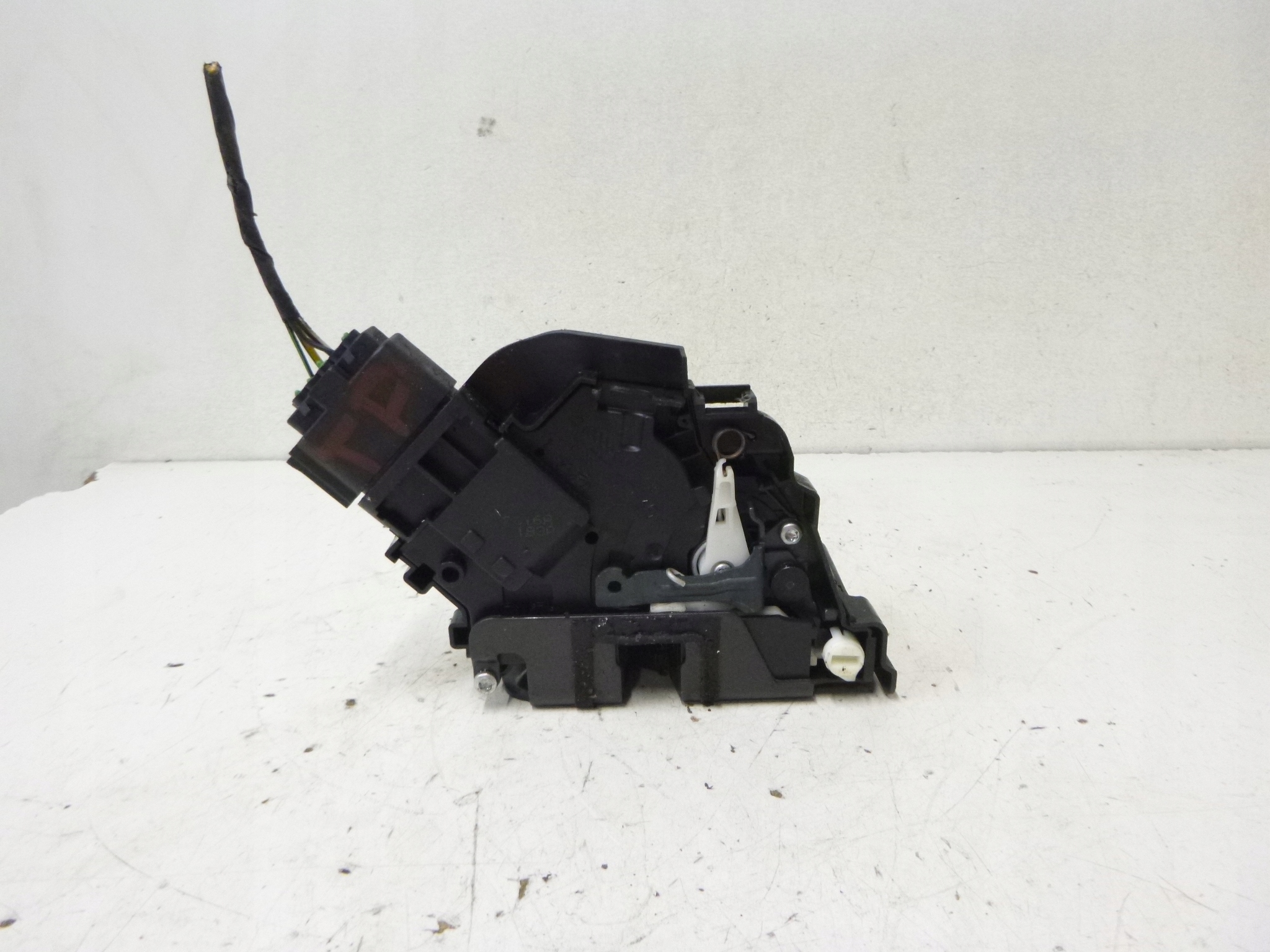 lock door rear part right Ford Focus II Hb 5D 07r.