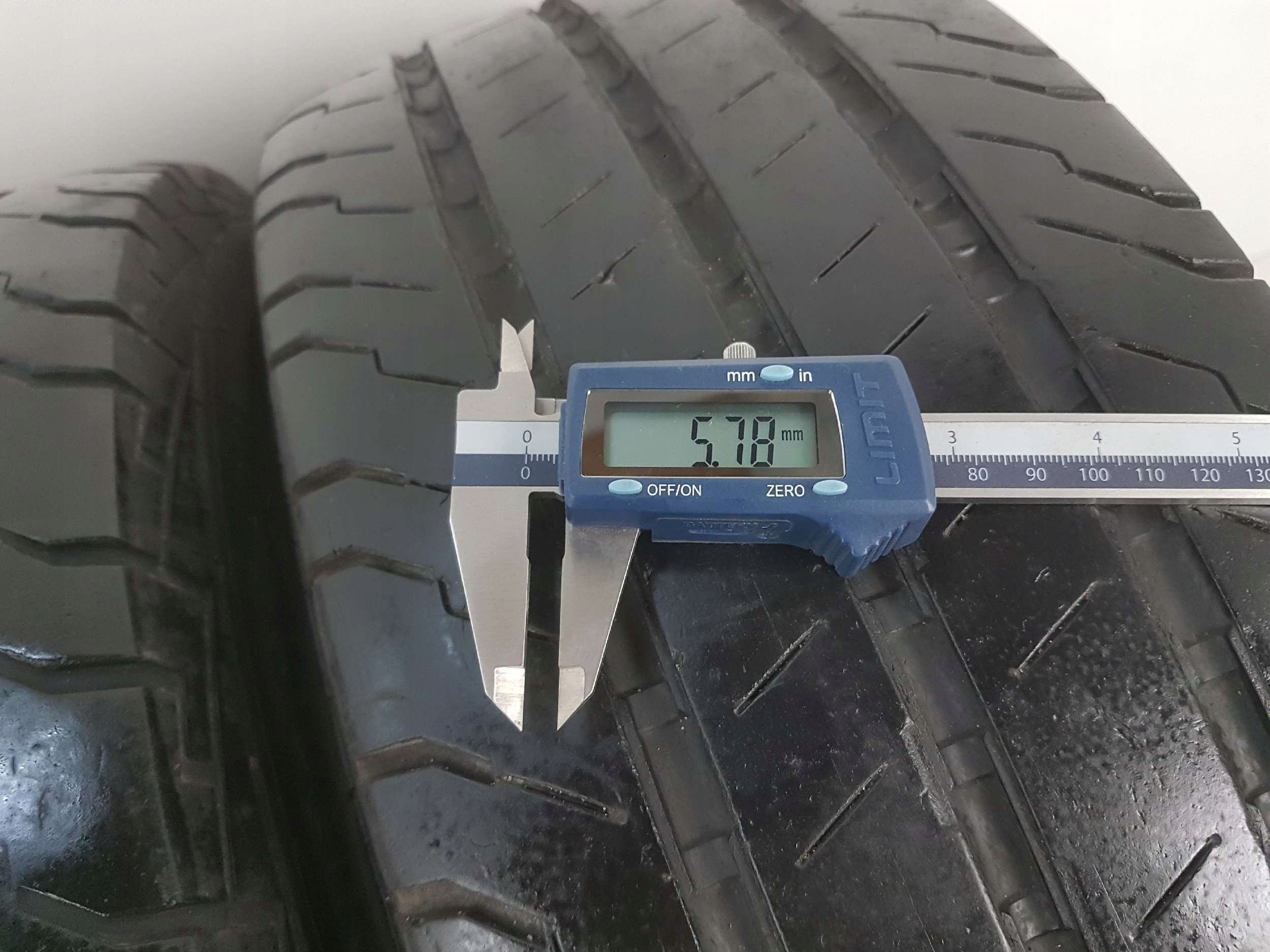 tyres CONTINENTAL CONTIVANCONTACT 100 235/65R16C