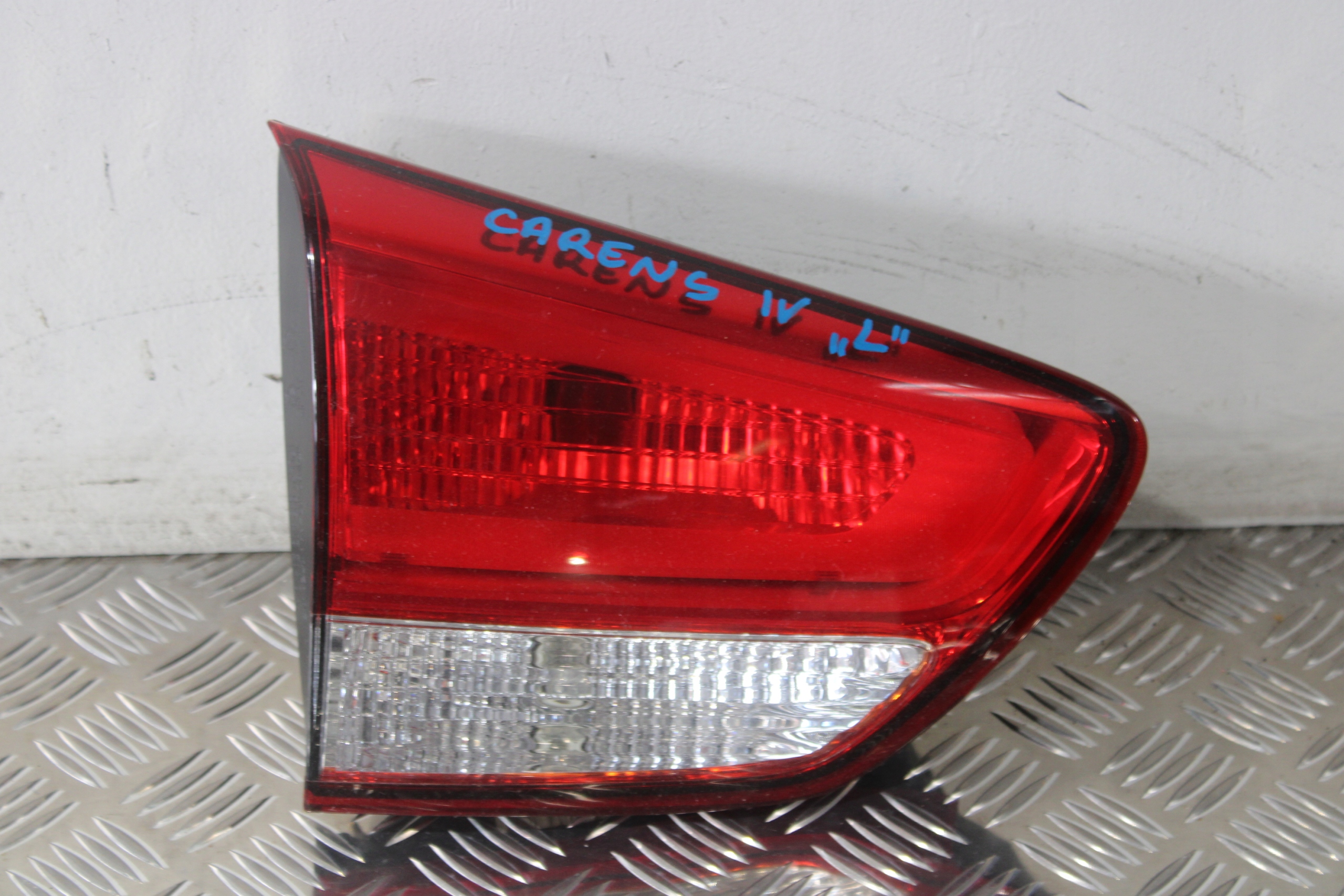 фонарь левый крышки kia CARENS IV 4