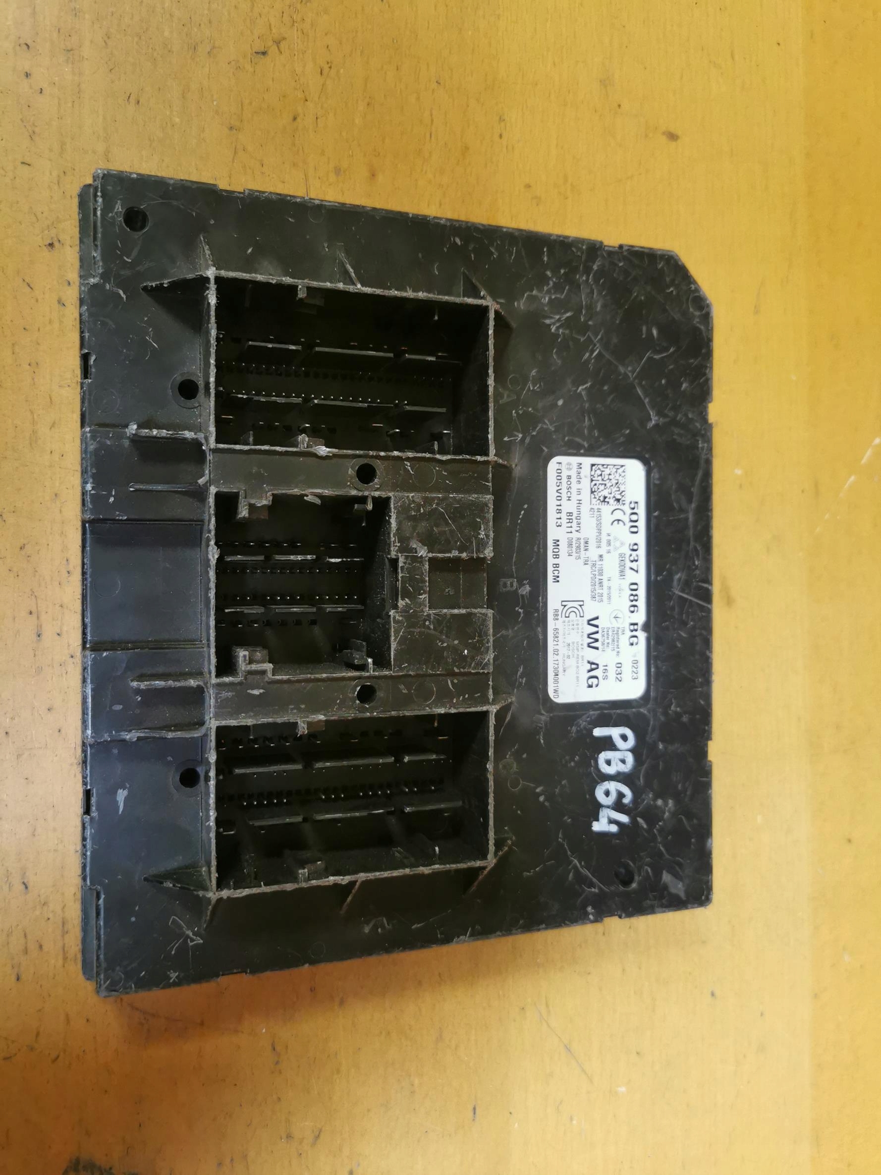 Unité commande confort VW PASSAT B8 5Q0937086BG 14-22
