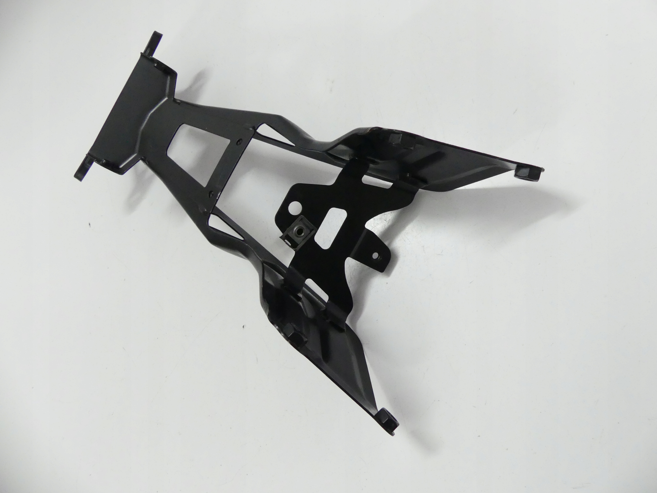 MOCOWANIE TABLICY STELAZ TRIUMPH DAYTONA TRIPLE Part manufacturer Triumph original OE