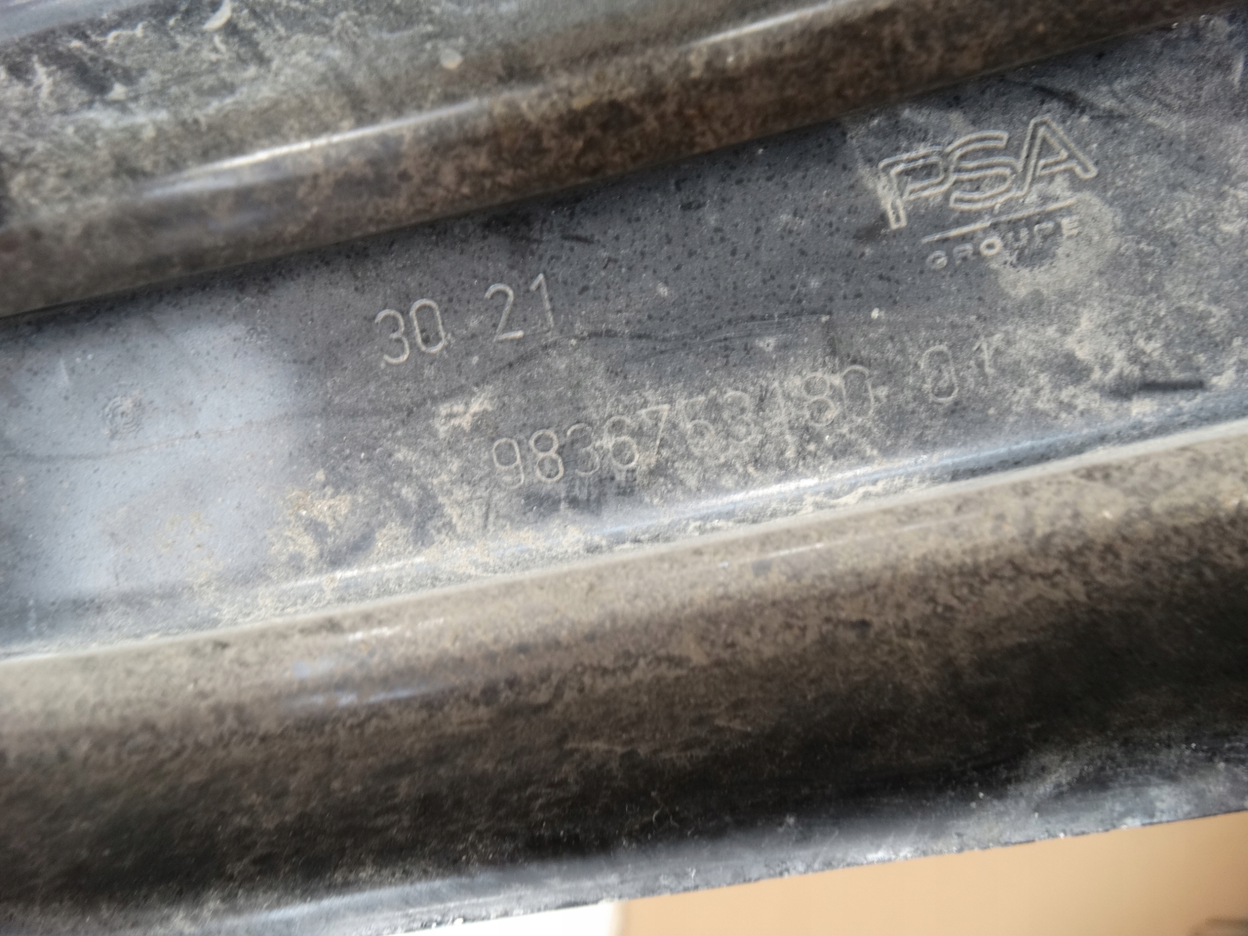 Console Support plaque de l’échappement CITROEN C4 III 2020R.- 9836753180