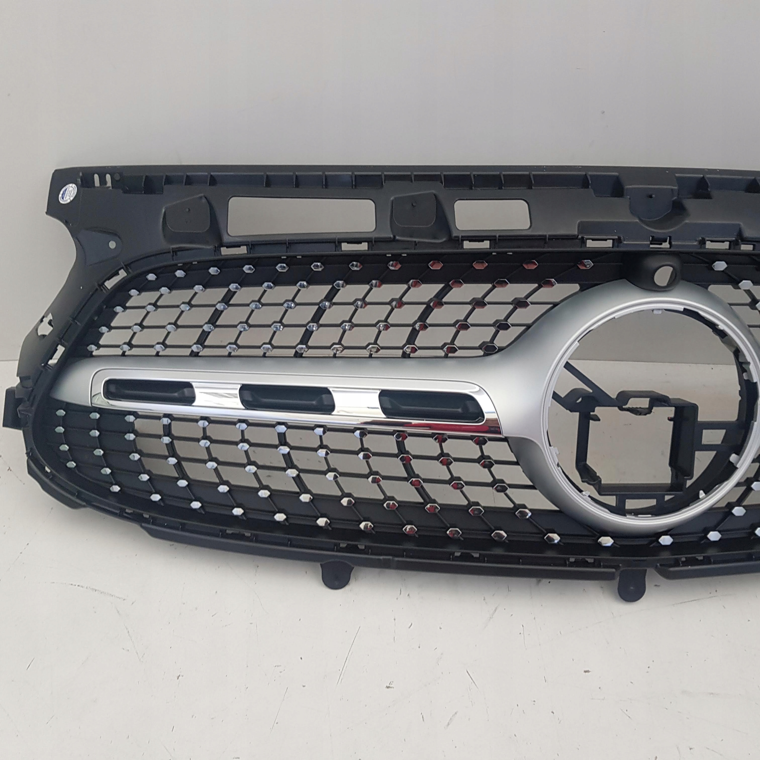 MERCEDES GLA 247 ATRAPA GRIL DIAMOND NOWY ORYGINAŁ Producent części Mercedes-Benz OE