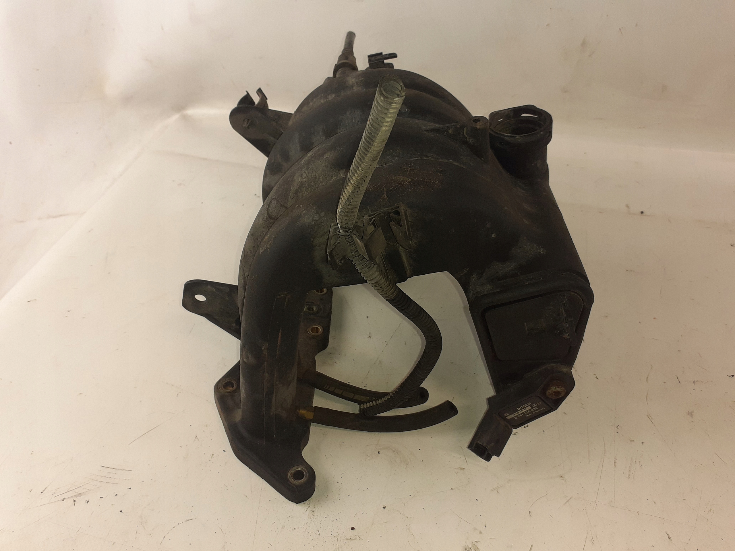 Peugeot 206 1.1B intake manifold