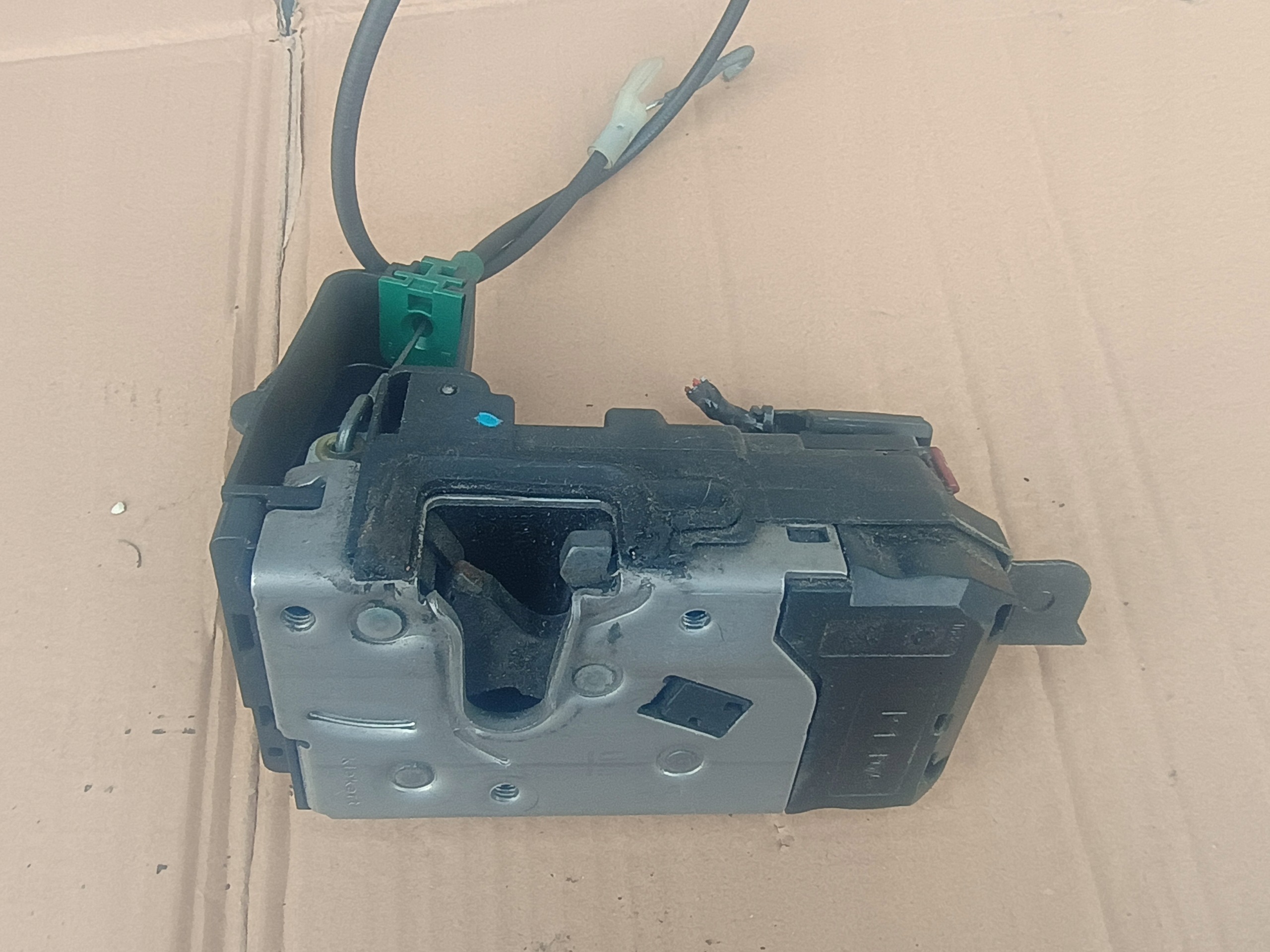 lock door 13210749 front right OPEL ASTRA H ZAFIRA B