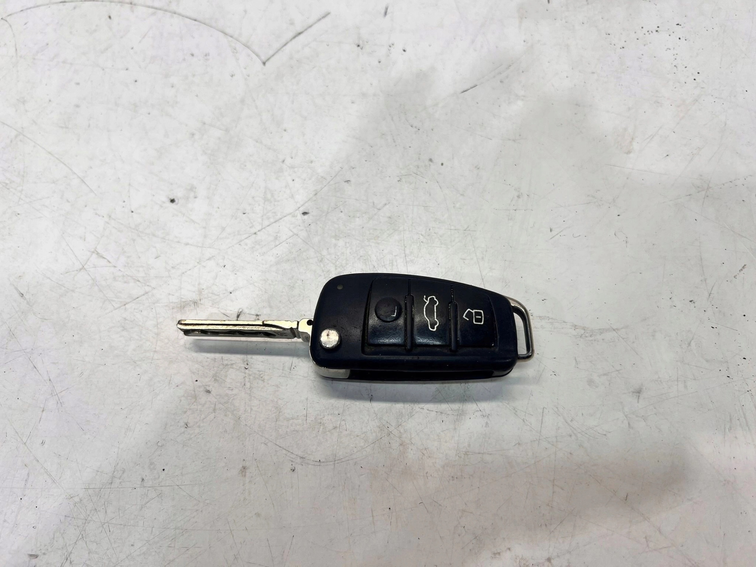 key PILOT SCYZORYK AUDI A6 C6 4F0837220R 3/25