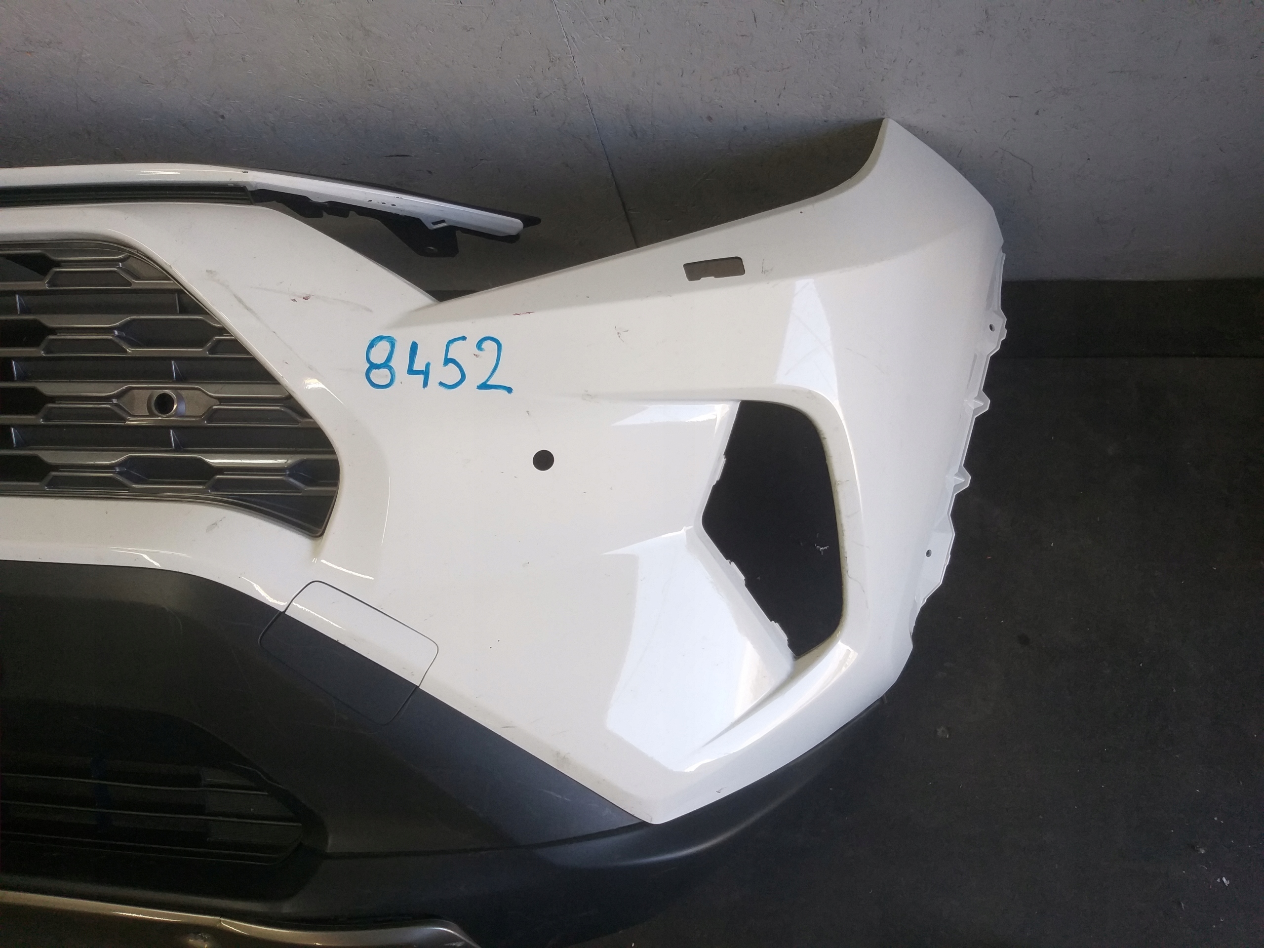 BUMPER FRONT TOYOTA RAV 4 RAV4 V 5 19- RADAR