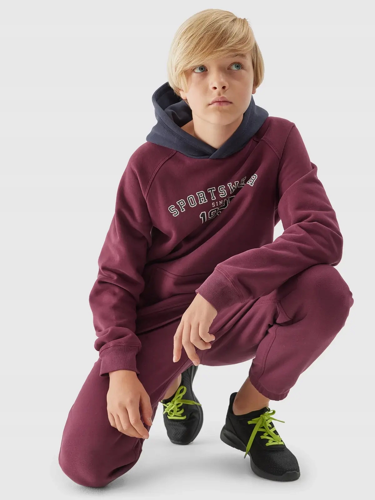 BLUZA CHŁOPIĘCA 4F DRESOWA Z KAPTUREM AW23M651 Wzór dominujący bez wzoru