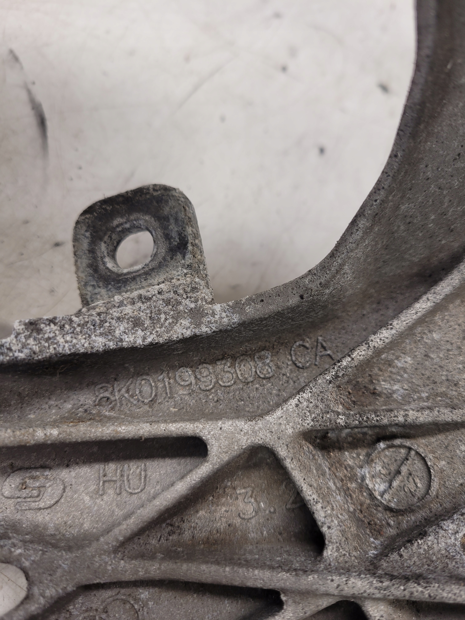 ŁAPA SILNIKA PRAWA AUDI A4 A5 3.0 TDI 8K0199308CA