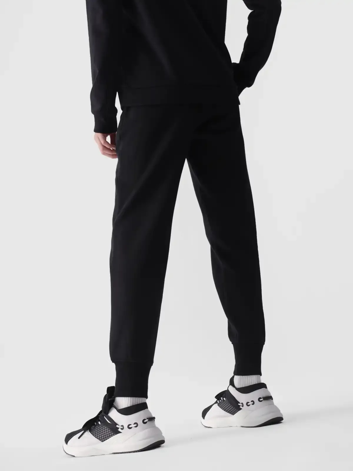 SPODNIE DRESOWE DAMSKIE 4F SPORTOWE DRESY BAWEŁNIANE Z KIESZENIAMI M00T0946 Fason proste