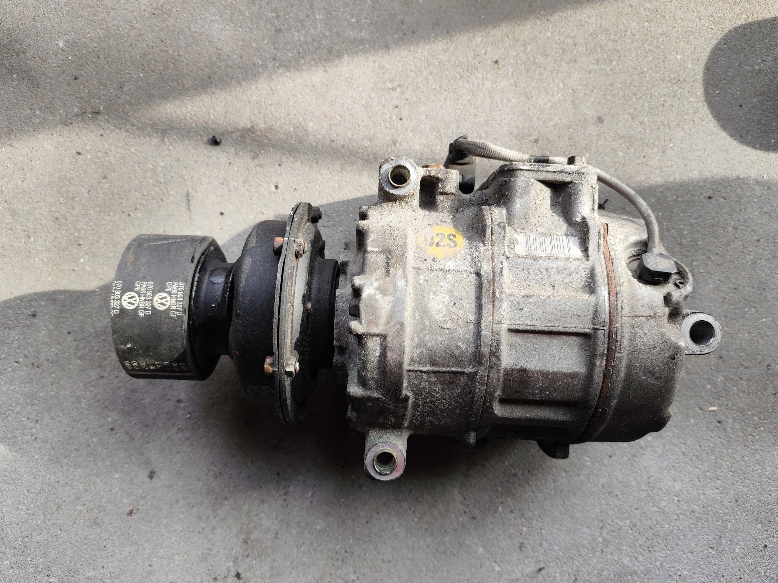 compressor; compressor of the air conditioning VW T5 2.5 TDI 7H0820805F