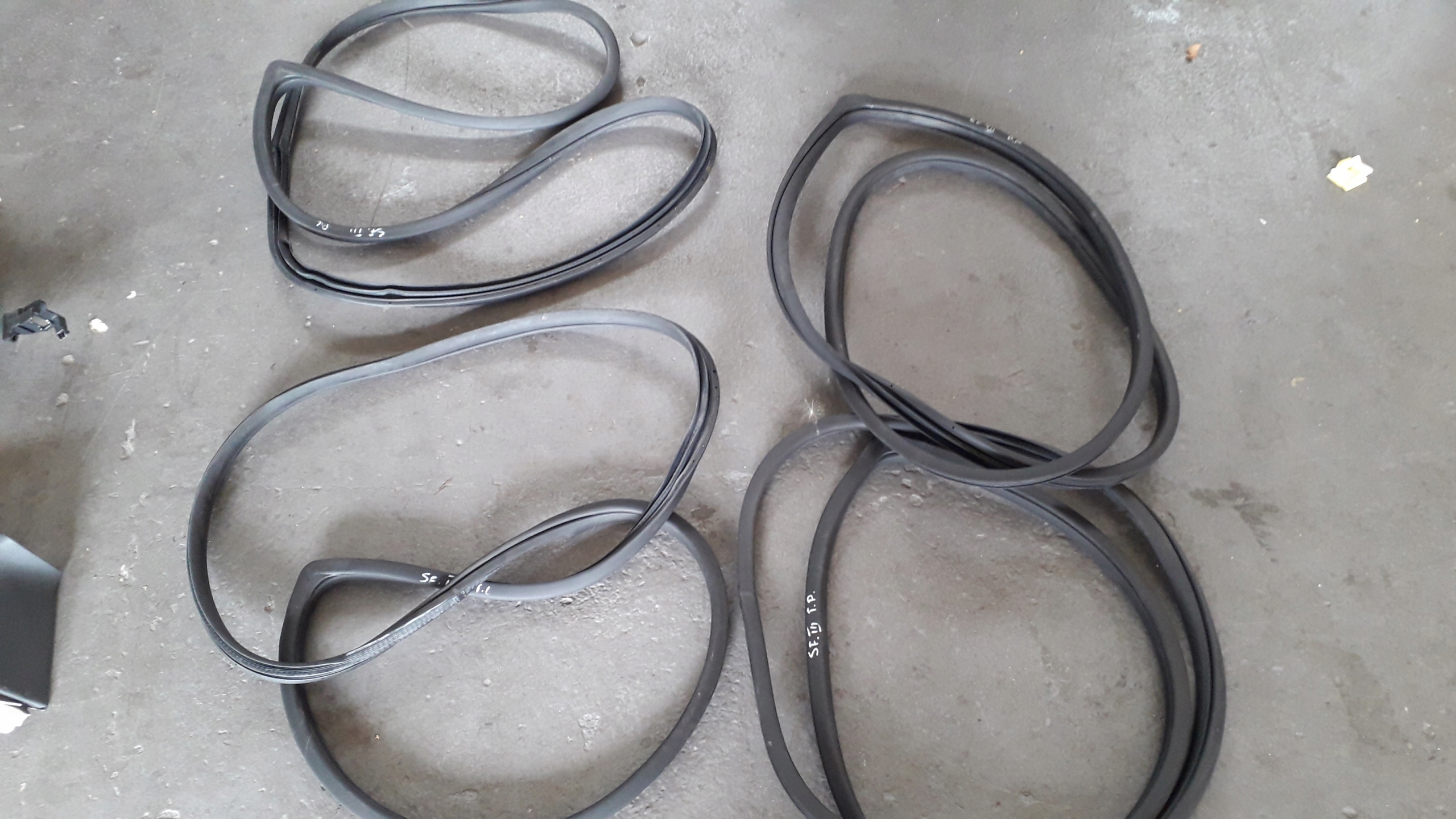 HYUNDAI SANTA FE III 2013-УПЛОТНИТЕЛЬ ПРОЕМА ДВЕРИ