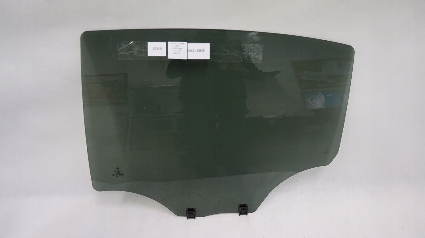 СКЛО ЗАДНЄ ЛІВЕ ТЕМНЕ PEUGEOT 208 2018