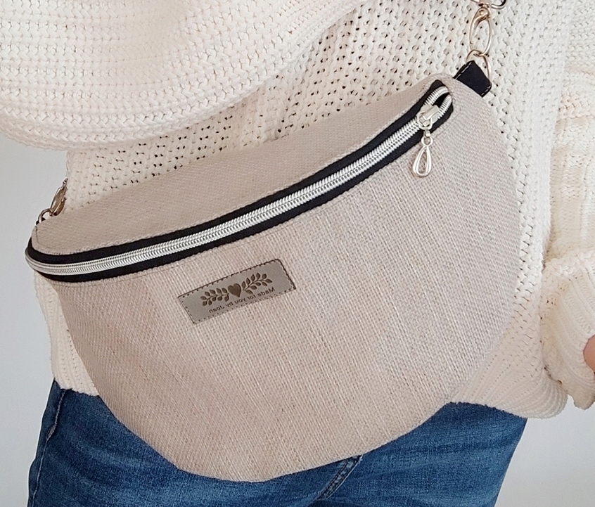 Béžová ledvinka z pleteného boho materiálu, ledvinka přes rameno lehká