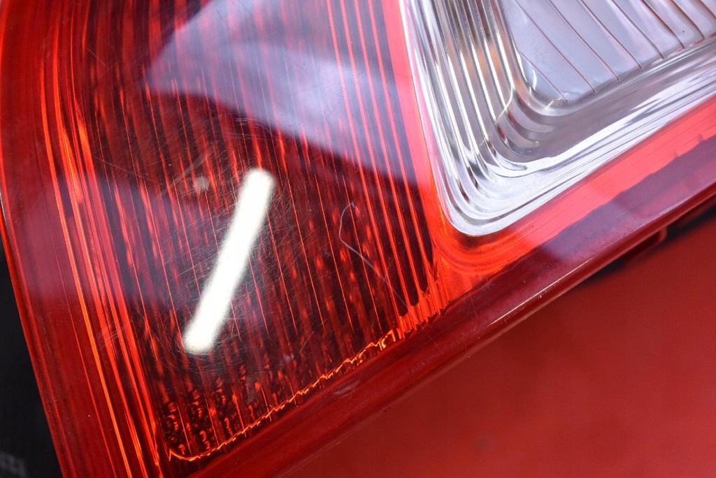 фонарь правый 220-87977 mitsubishi LANCER 8 VIII 5D HB 07-16
