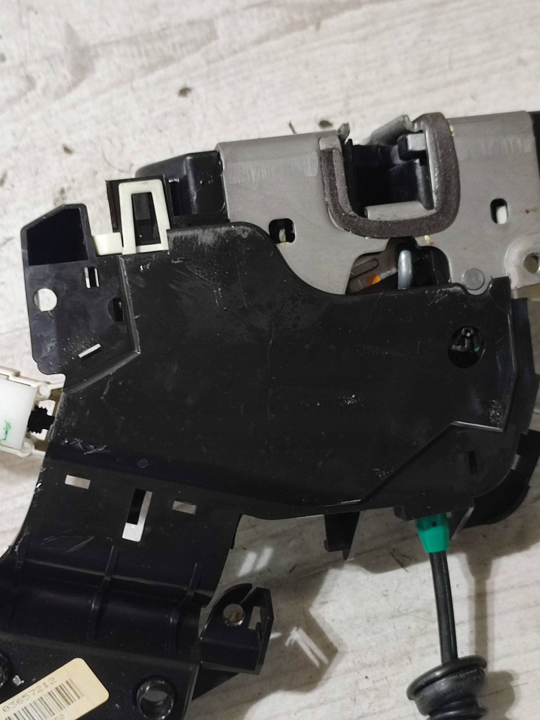 Mercedes-Benz GLK (X204) 2013 front left lock door przednich