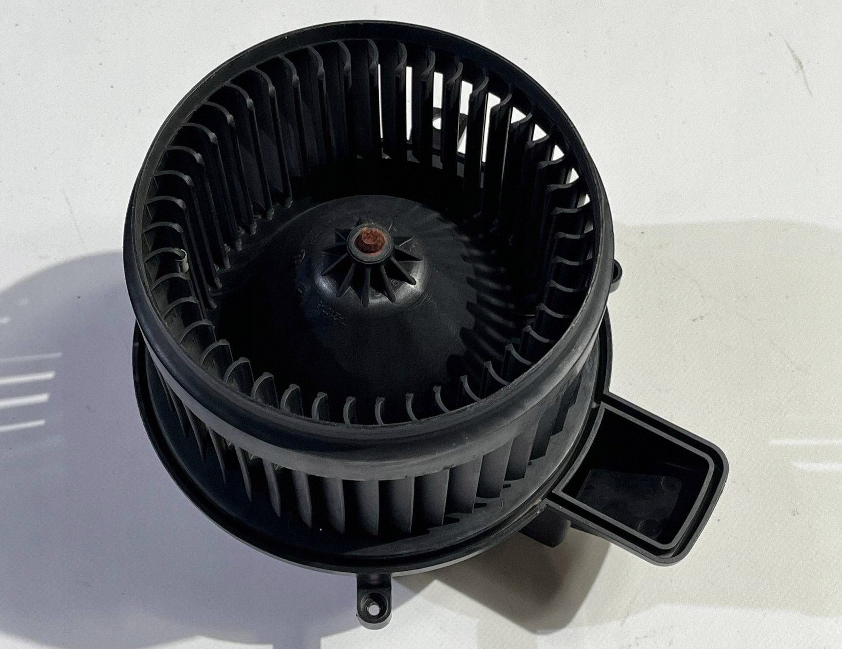 tOPENÍ ventilátor klími vnitra kabiny Maserati Levante 2017