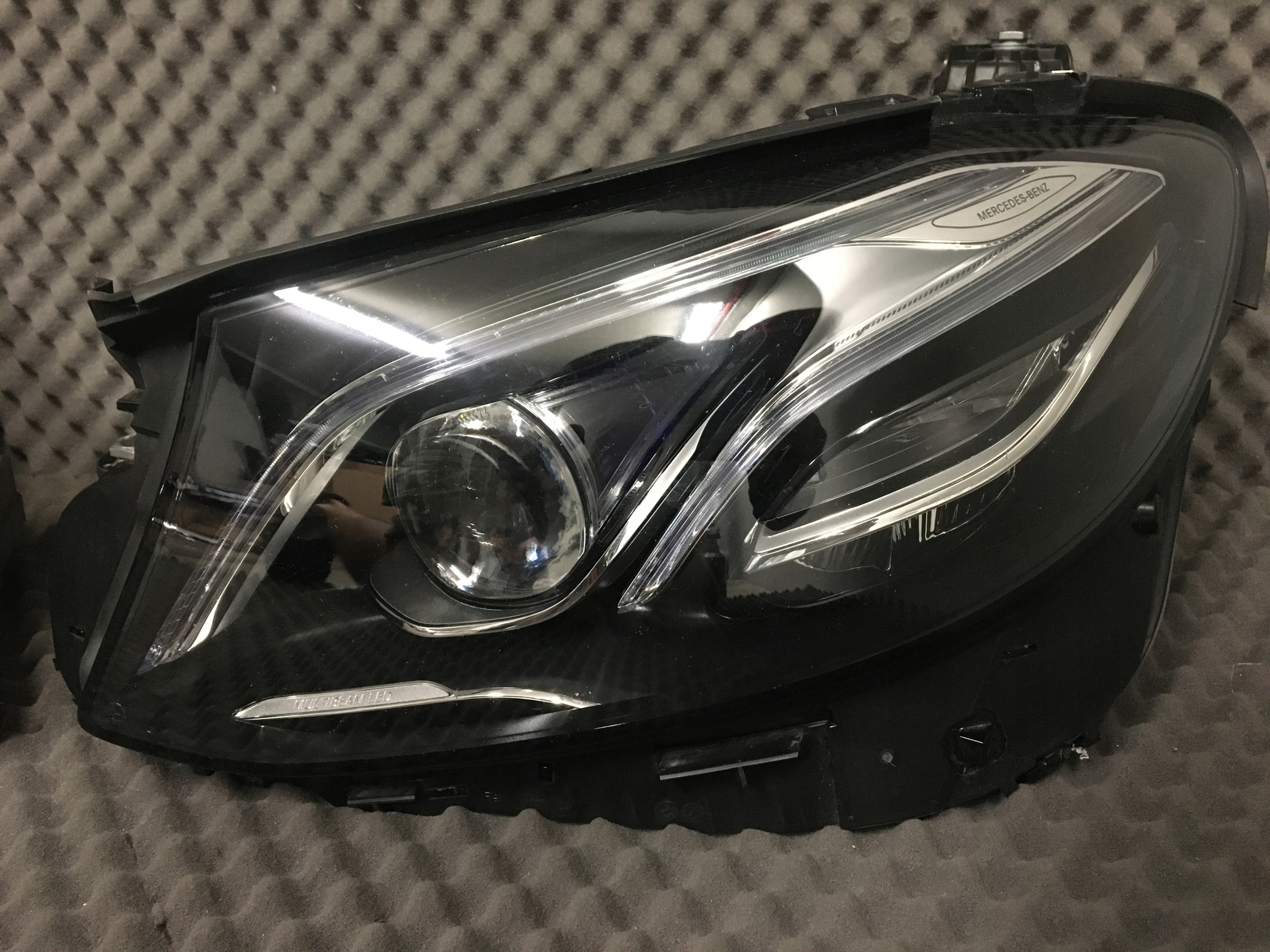 komplet lamp mercedes e klasa multibeam lewa prawa Producent części Mercedes-Benz OE