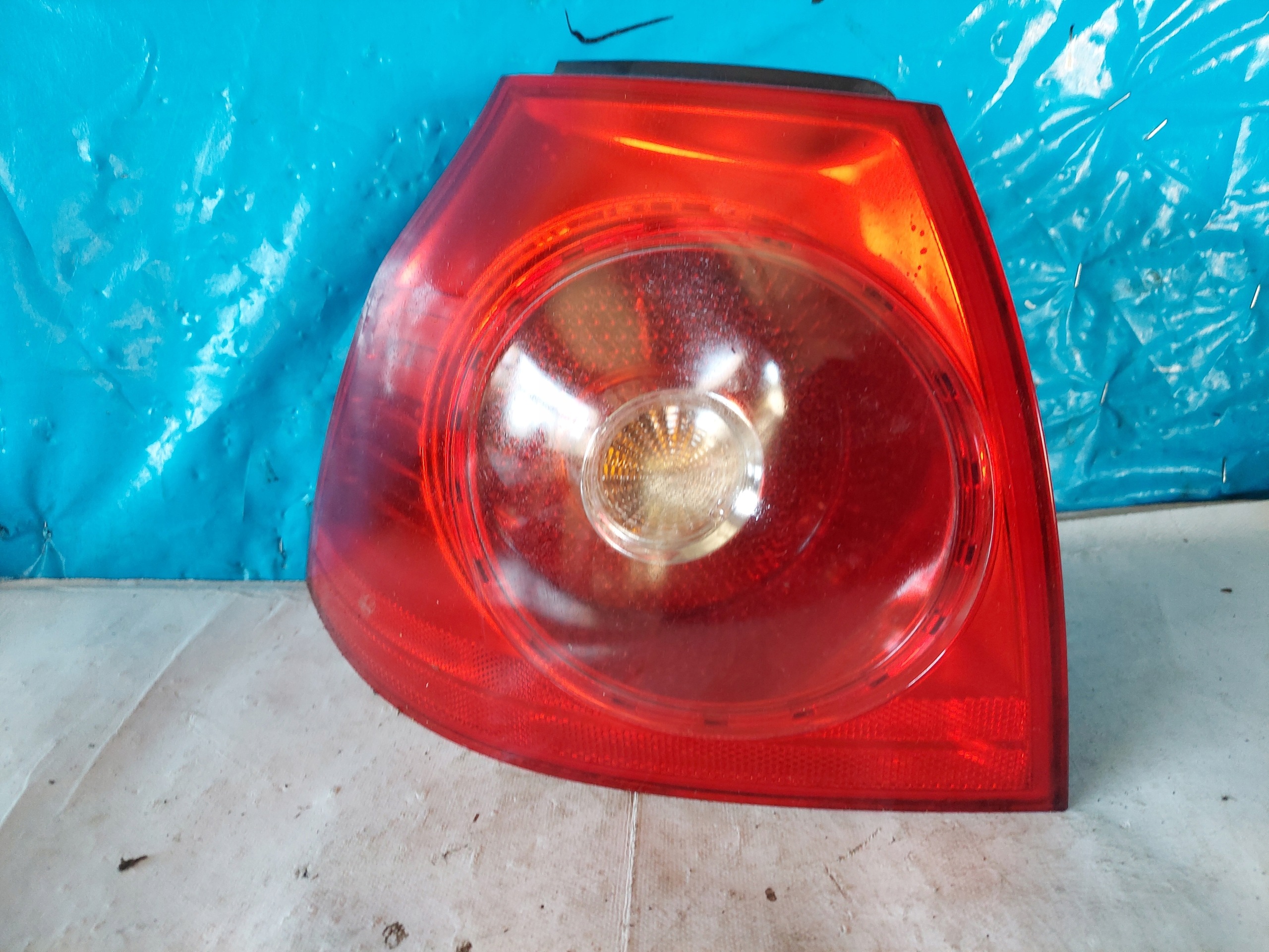 light GOLF V HB 1K6945095 left rear part