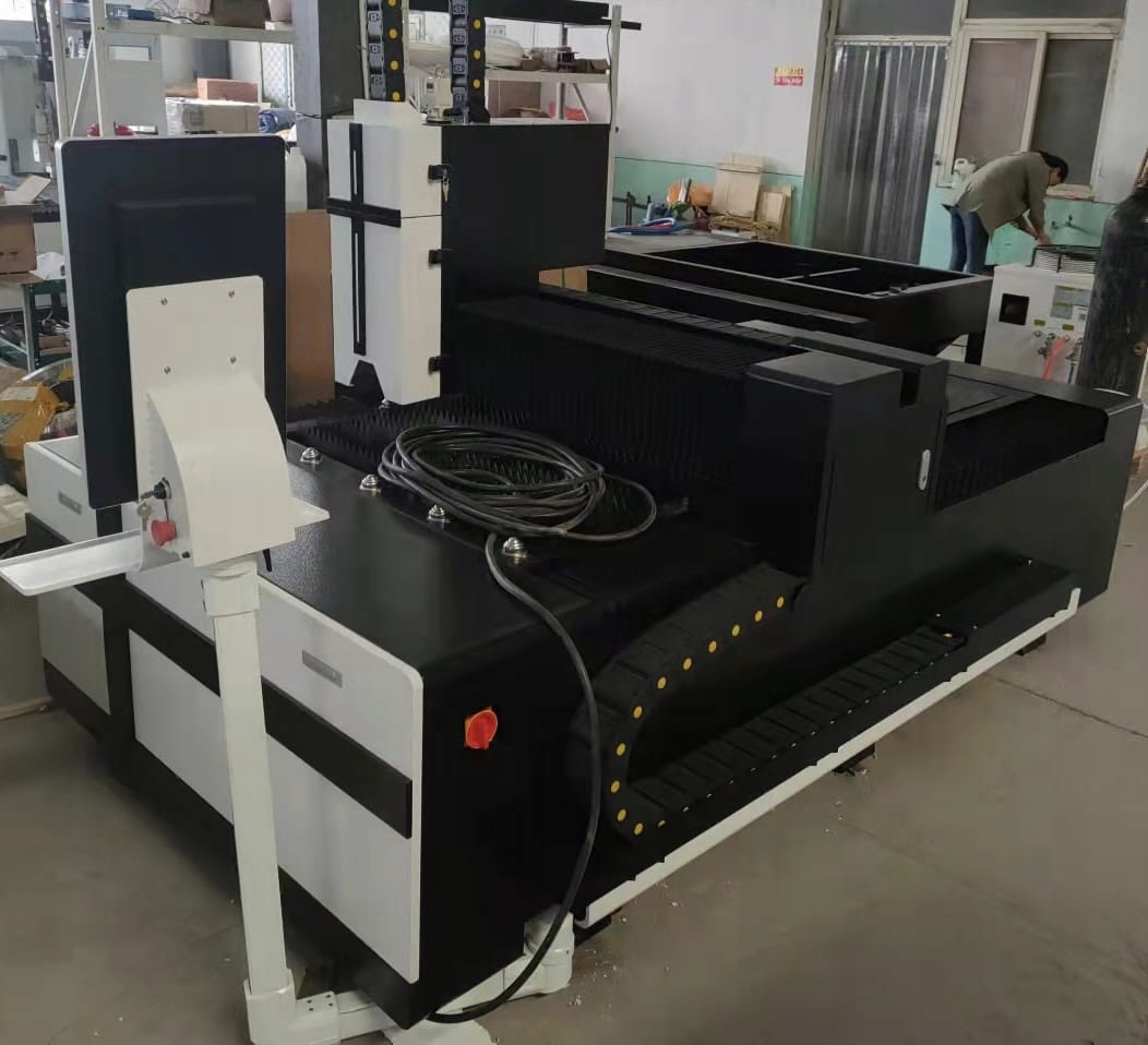 Wycinarka laserowa fiber laser 1500W Raycus Zakres spawania 10-12 A