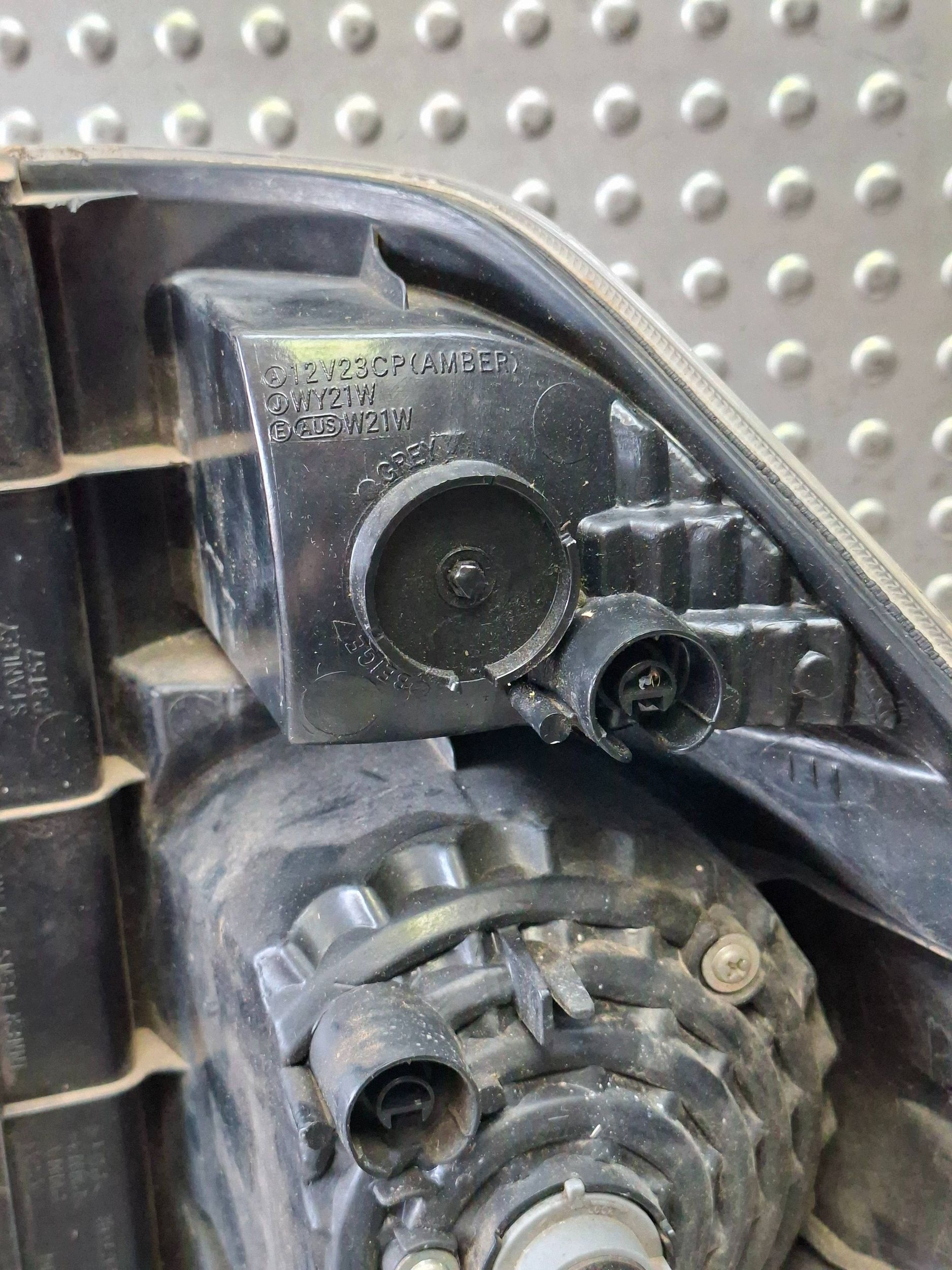 light rear part left MITSUBISHI PAJERO IV 3D 07- USA