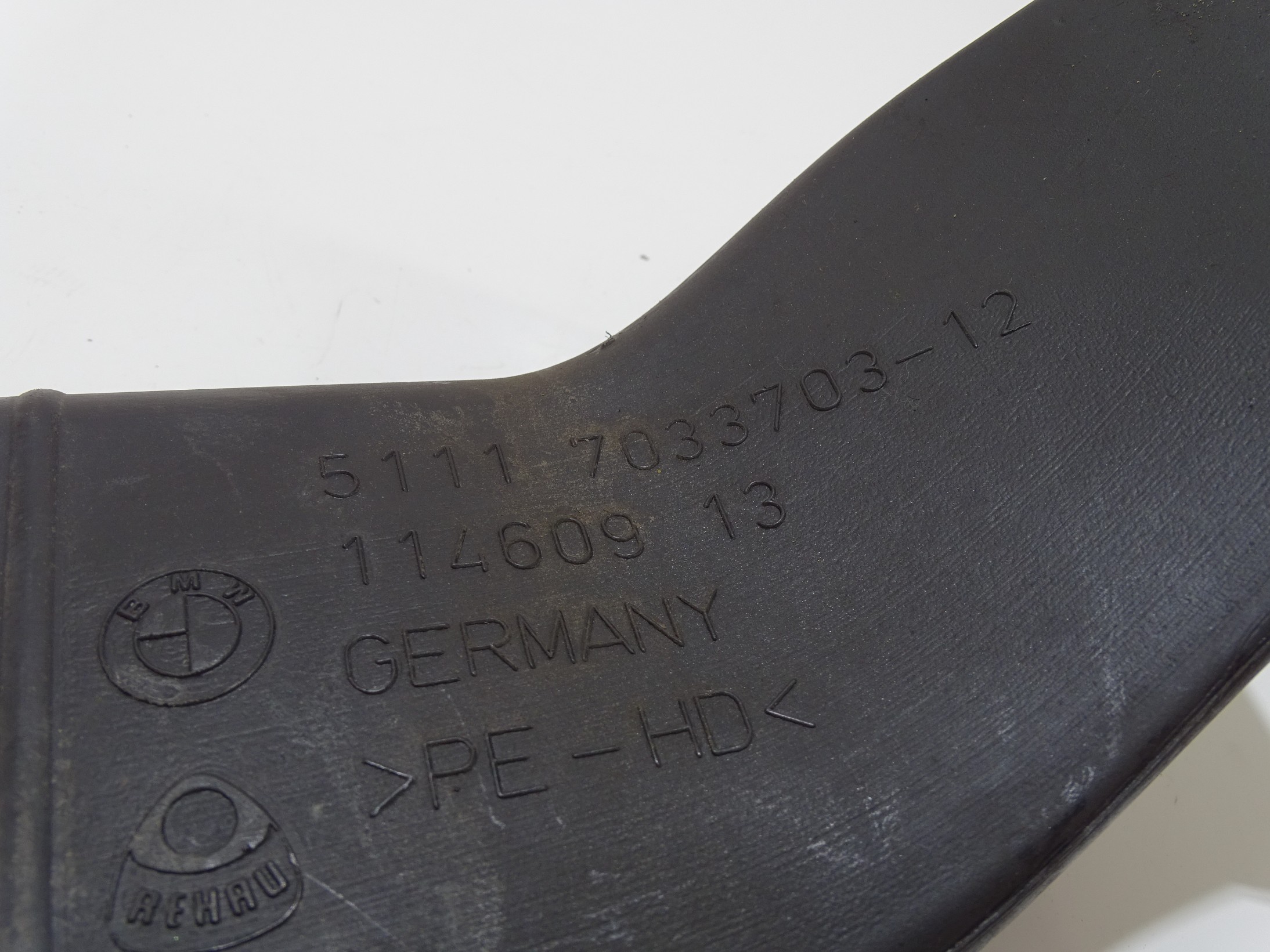 drain air left front BMW E60 E61 7033703 (4817554)