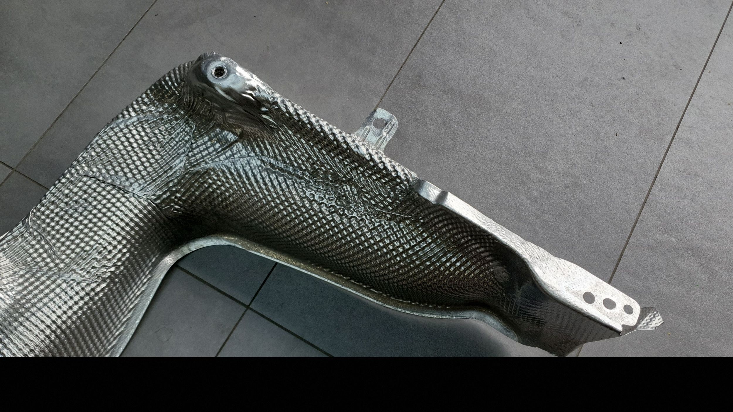Audi A3 8Y kryt termiczna výfuku 5Q0825735B