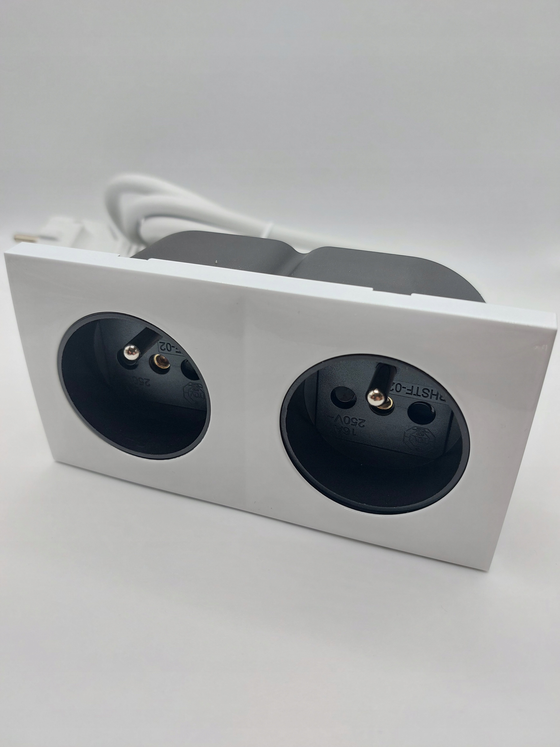 Nábytkový port elektrická zásuvka dvojitý 2x230V, zasouvací, bílý