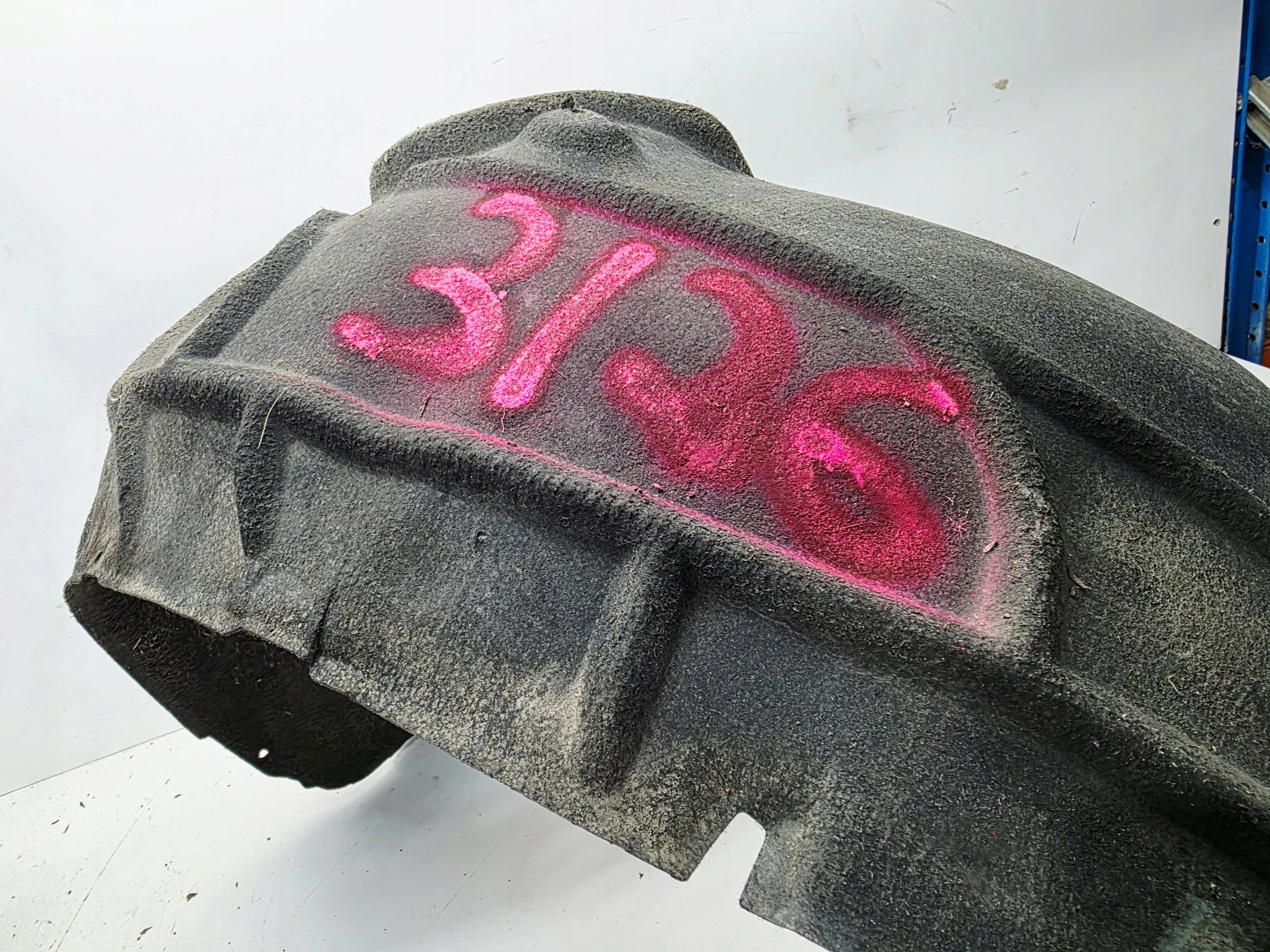 mudguard MATERIALOWE right front AUDI Q7 4L 4L0809962 3/26