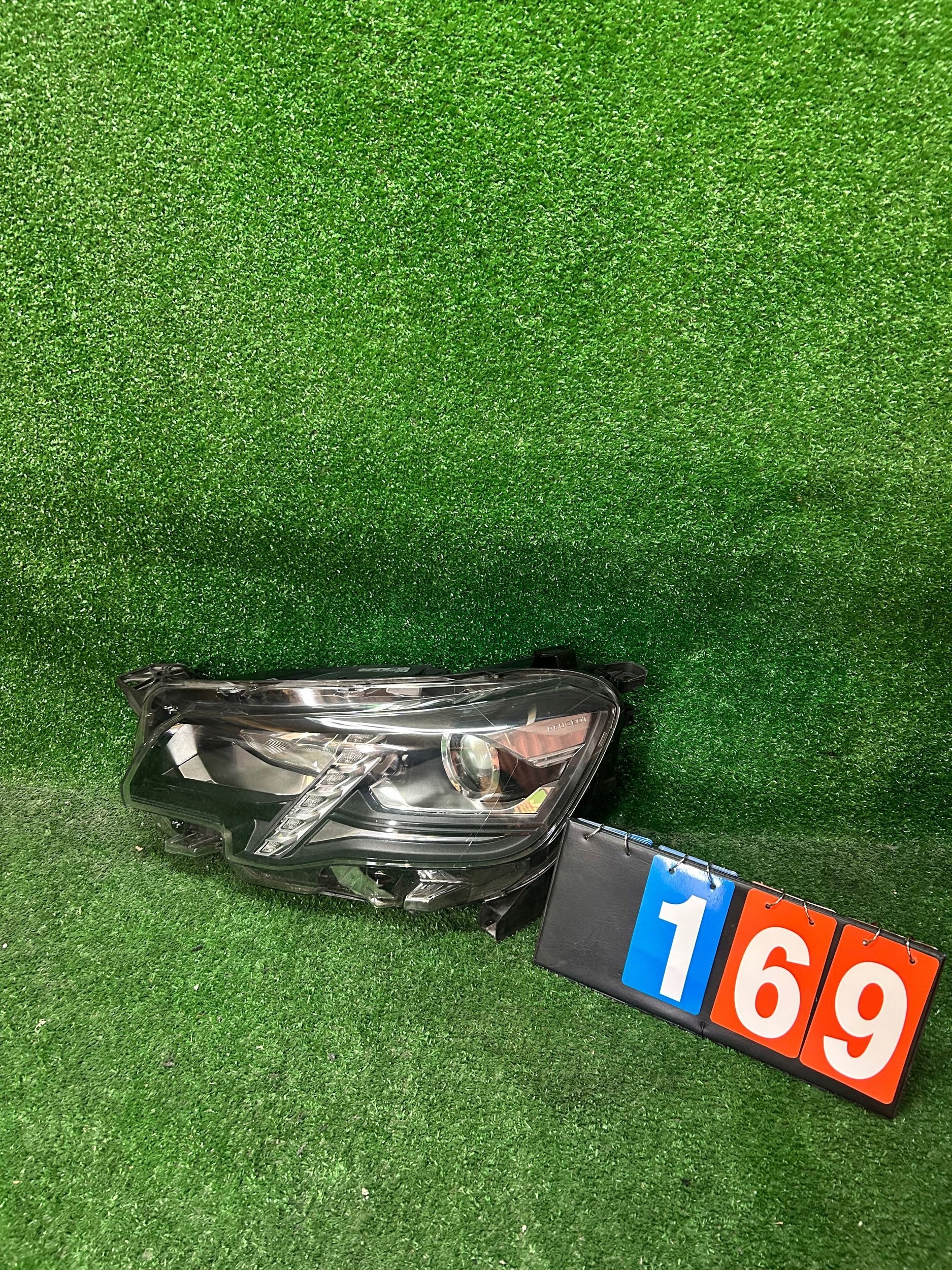 REFLEKTOR left PEUGEOT RIFTER 18- LED nr:169