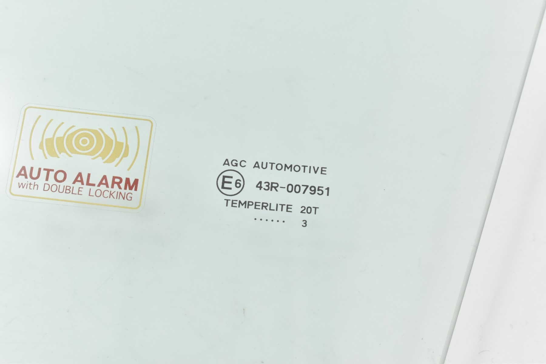 SZYBA DRZWI LEWY PRZÓD 68102-0D060 TOYOTA YARIS IV 2023 Stan opakowania zastępcze