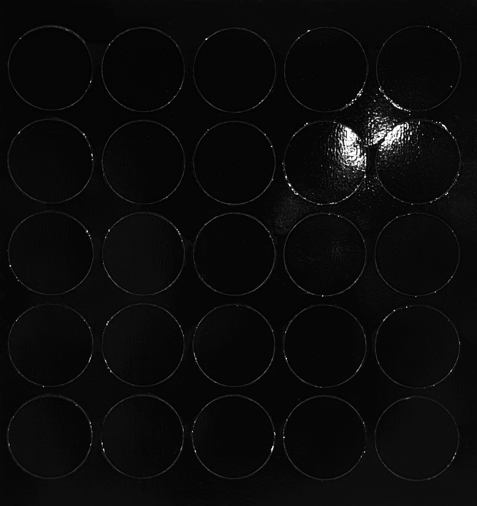 Maskovací Nábytkové Záslepky Pro Konfirmáty Samolepící Fi 14 mm Černý Lesk