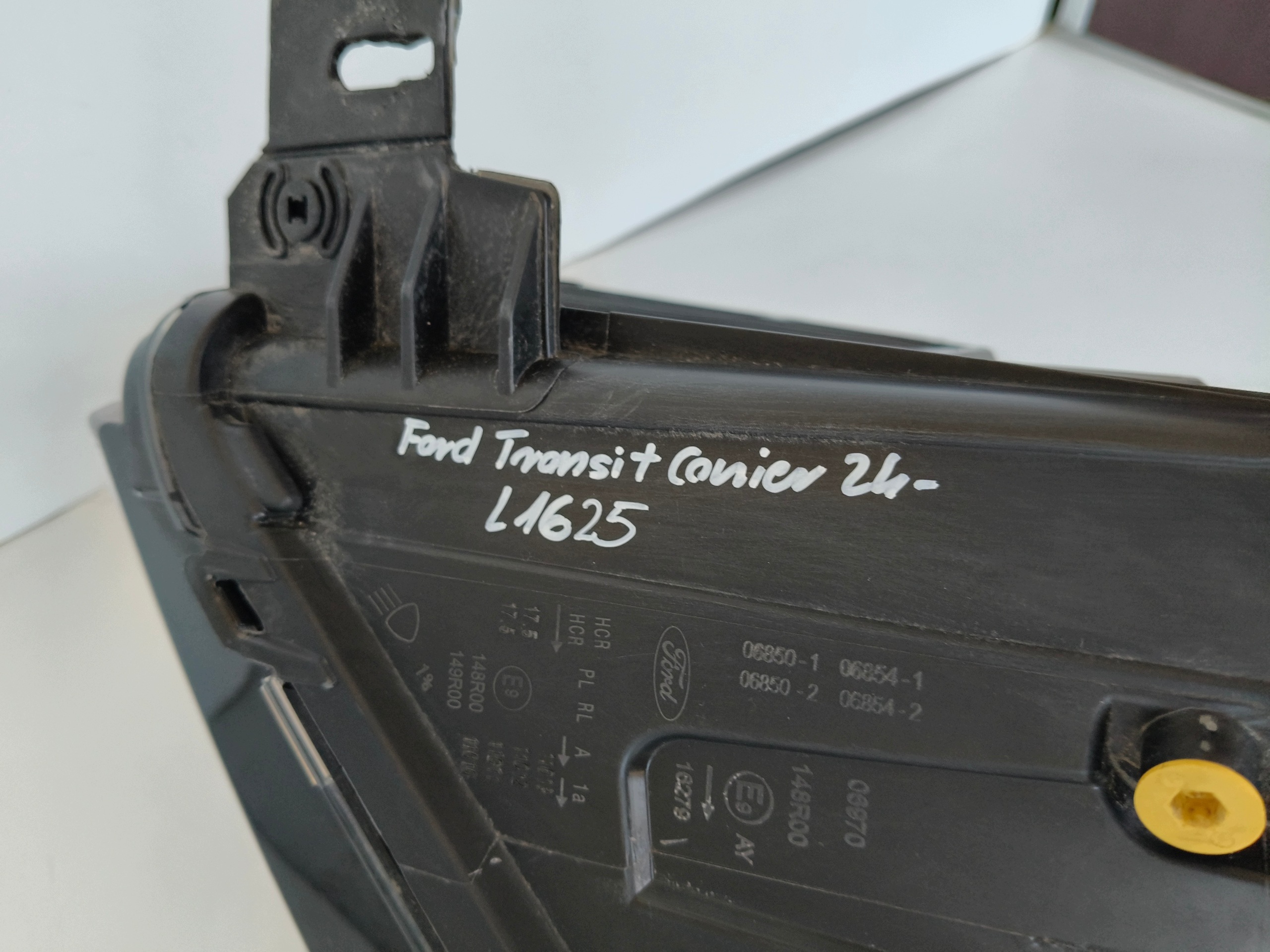 light left REFLEKTOR FORD TRANSIT COURIER 24