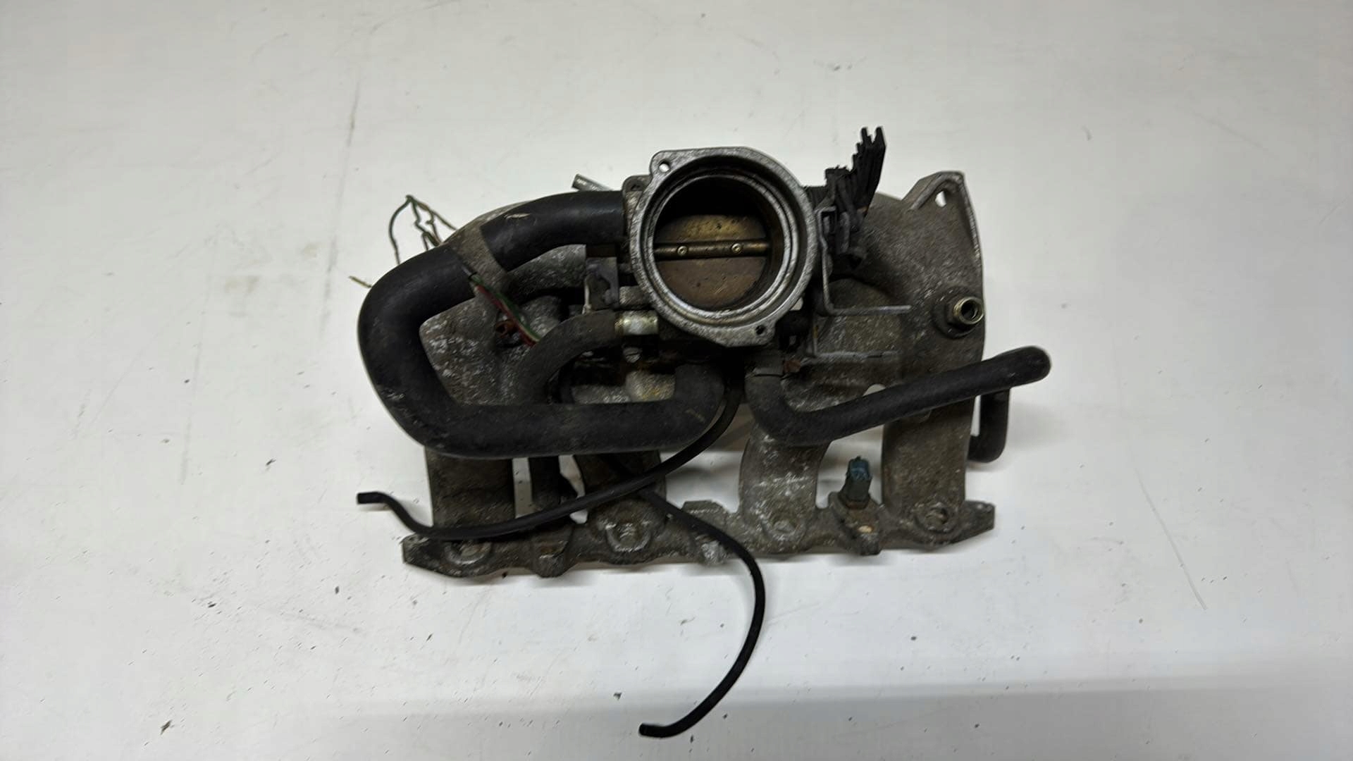 intake manifold SAAB 900 II 2.3 B 9147687 + throttle flap