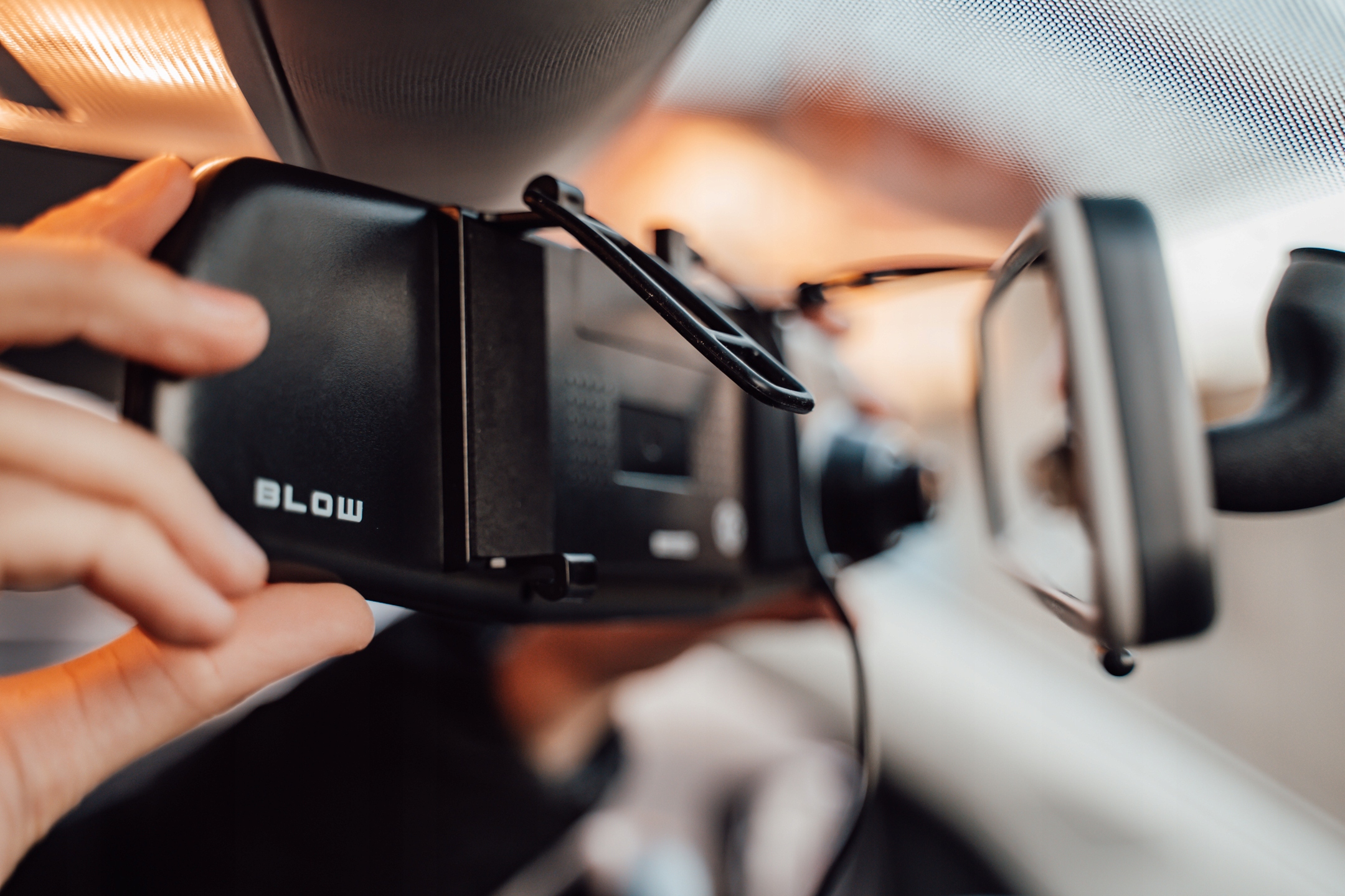 WIDEOREJESTRATOR LUSTERKO KAMERA SAMOCHODOWA COFANIA PRZÓD TYŁ FULL HD 32GB Kąt widzenia 140°