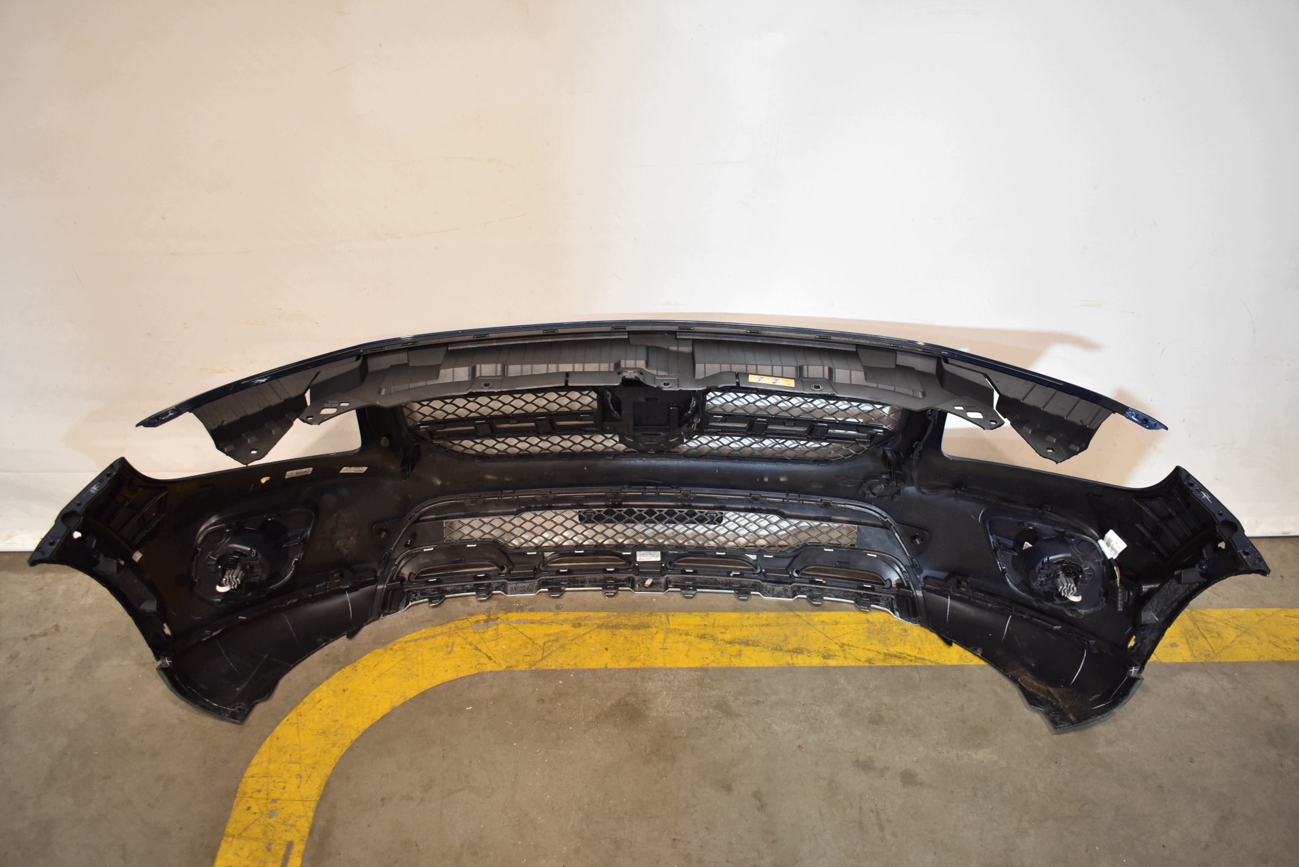 IDEALNY bumper front front KPL. colour 667 MERCEDES GLB X247 1