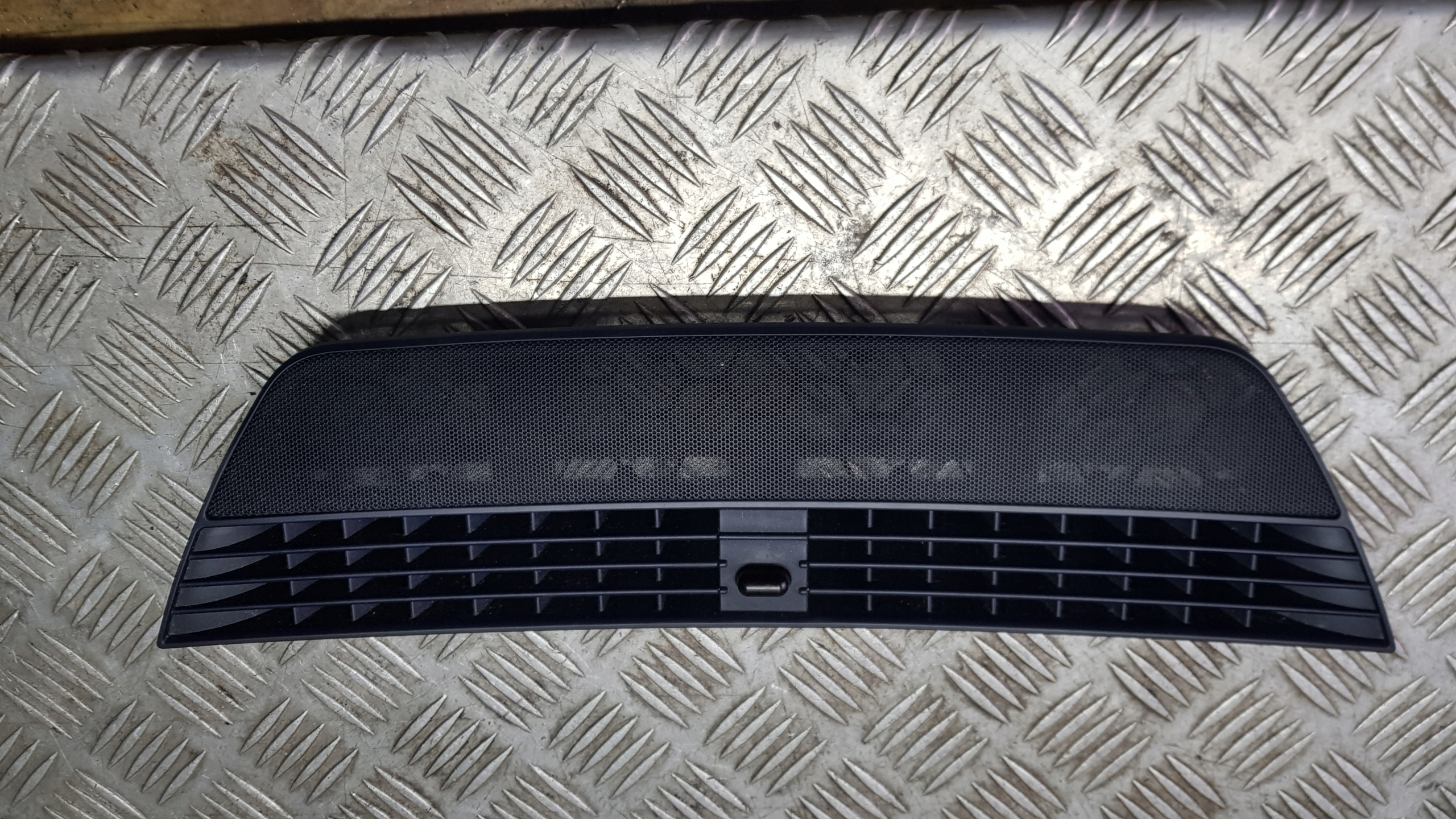AUDI A4 B6 grid central of the dashboard 8E0819635C