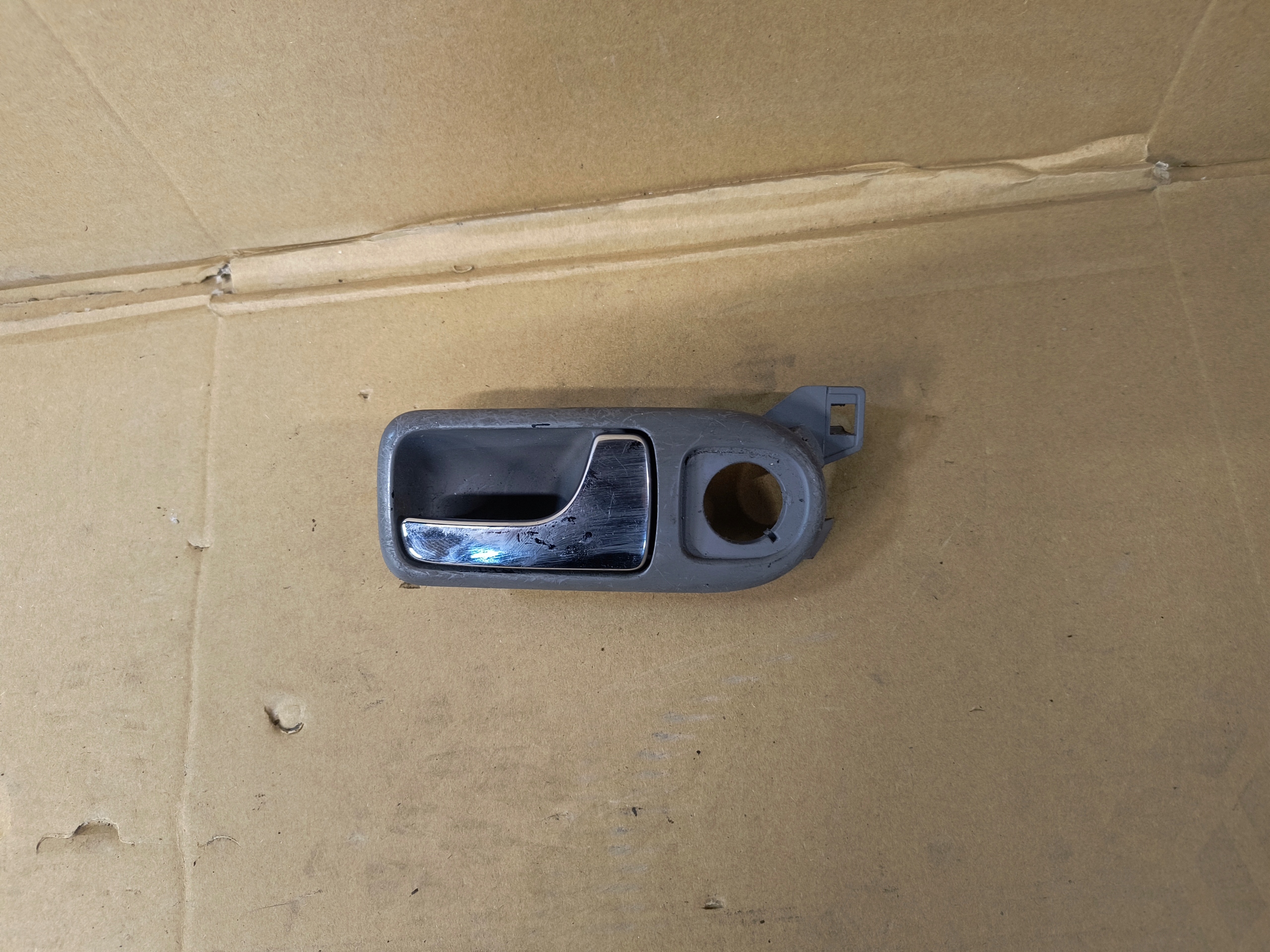 VW LUPO SEAT AROSA KLAMKA WEWNĘTRZNA DRZWI PRAWA SZARA CHROM