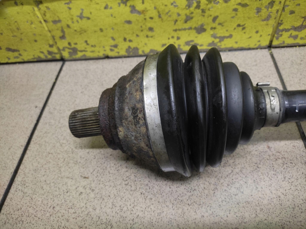 VW PASSAT B6 2.0 TDI semi-axis left front 3C0407271S