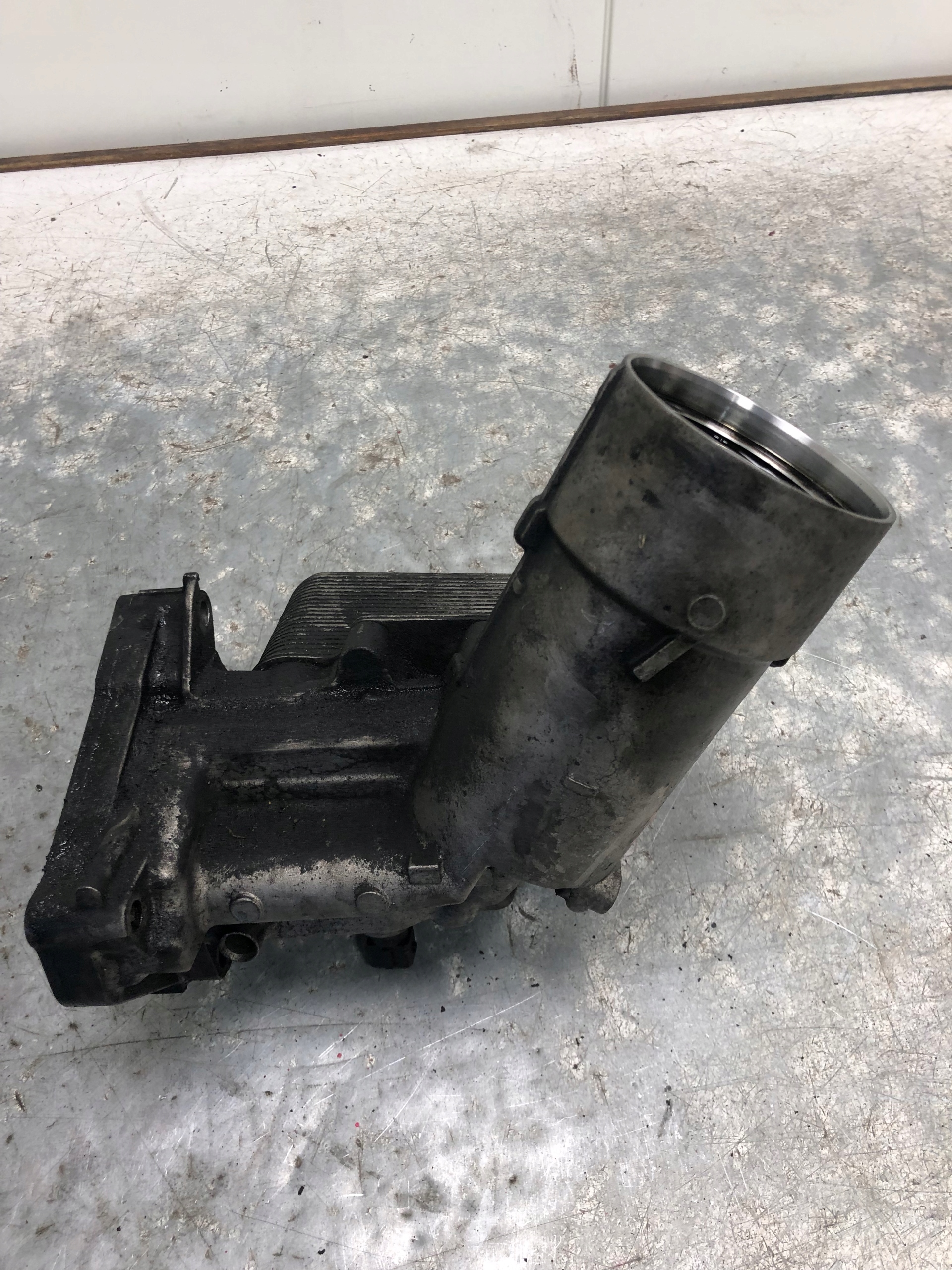 Ölfiltergehäuse BMW E60 E61 M57TUE2 306 D3 7788453