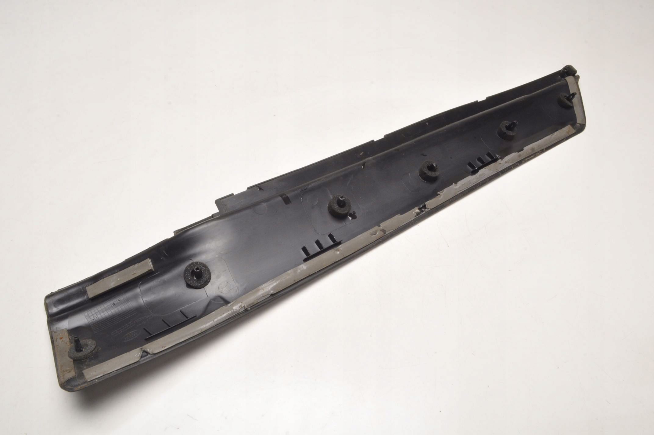 LAND ROVER DEFENDER L663 WYGŁUSZENIE DRZWI TYŁ 21R Typ samochodu Samochody osobowe