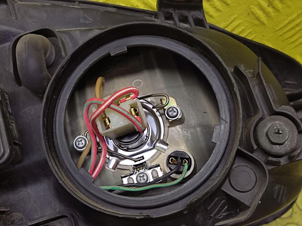 HYUNDAI SANTA FE and REFLEKTOR light left front 9210126XXX