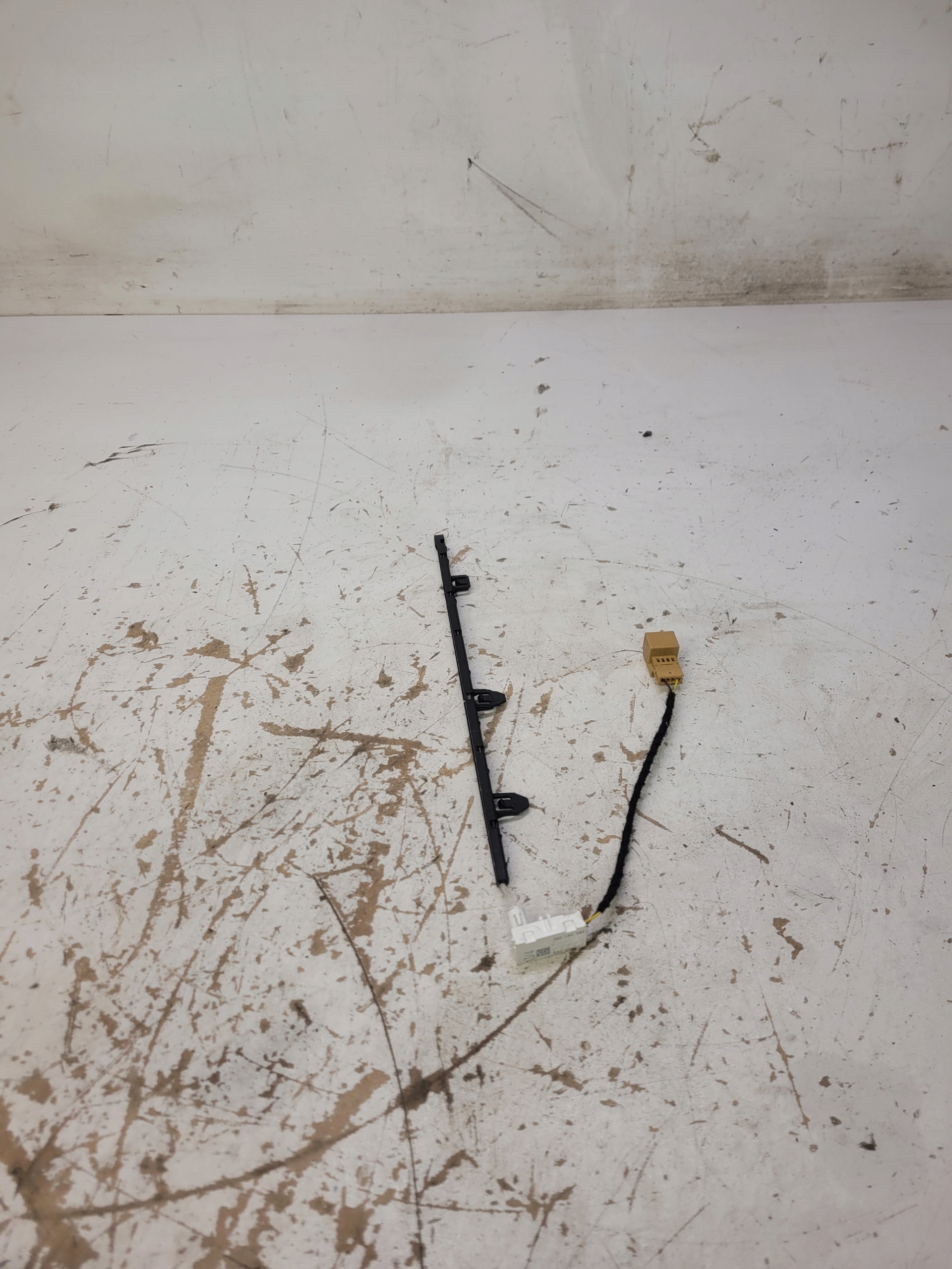 Світлодіодна смуга двері AUDI A4 B9 ліва передня 8W0947356