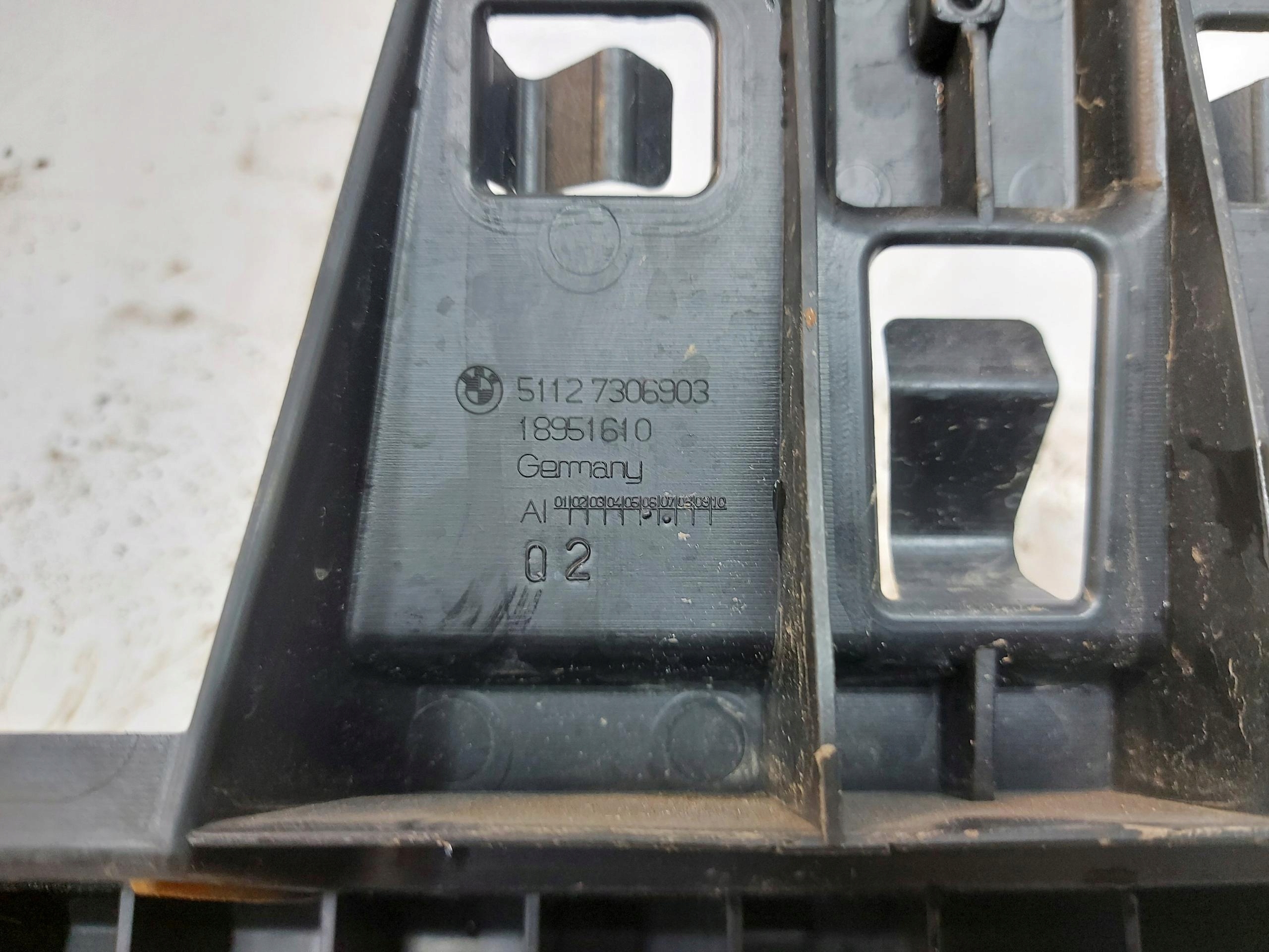 BMW i3 i01 REX Support Support plaque Pare choc Arrière 7306903