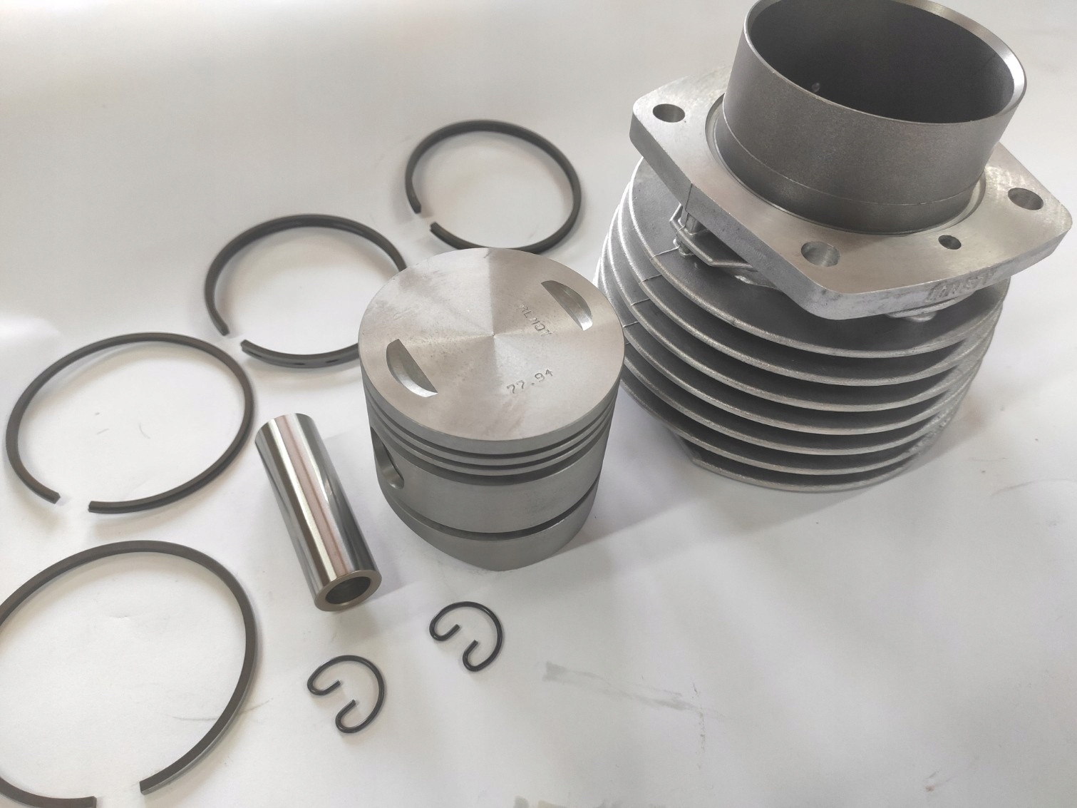 Cylindry Válec Píst Kroužky Almot Ural