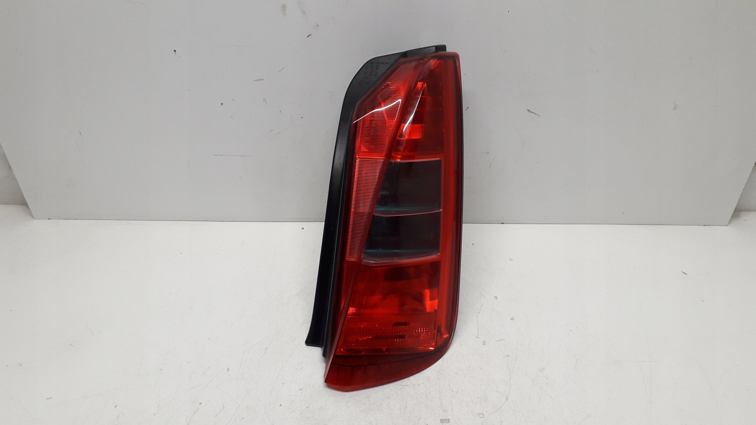 LANCIA MUSA 04-07 LAMPA PRAWA TYŁ