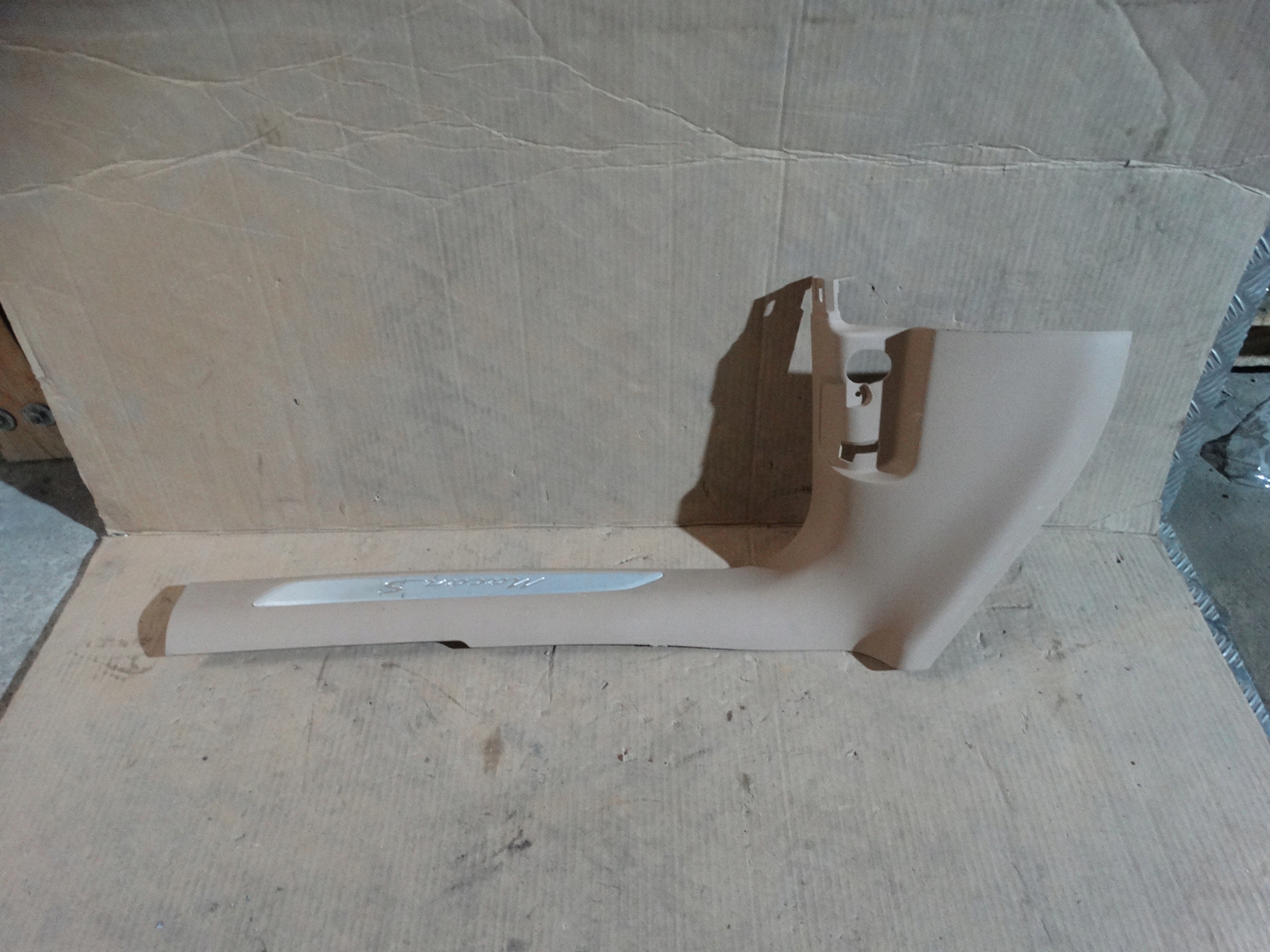 moulding cap of the threshold left PORSCHE MACAN S 1