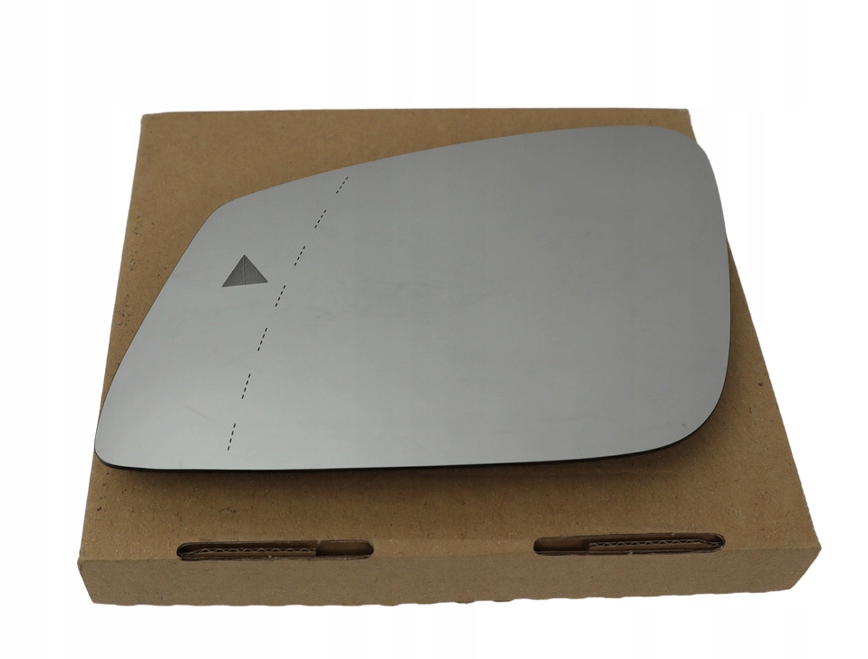 6958577785 - Вставка левого зеркала BMW 1 (F40) 2019-помощник