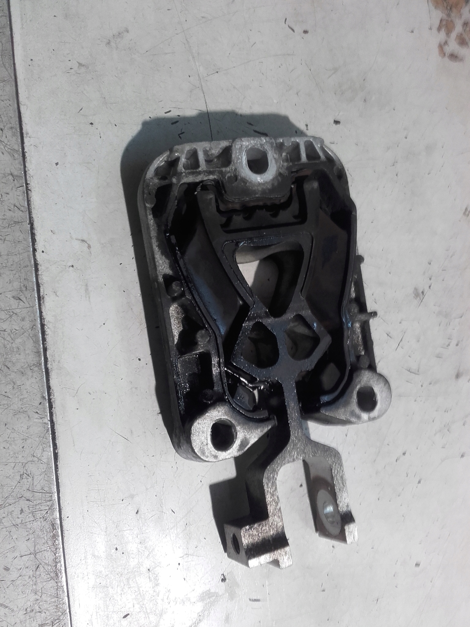 JX61-6P082-BD - FORD FOCUS MK4 НИЖНЯЯ ПОДУШКА КОРОБКИ 1.5 TDCI